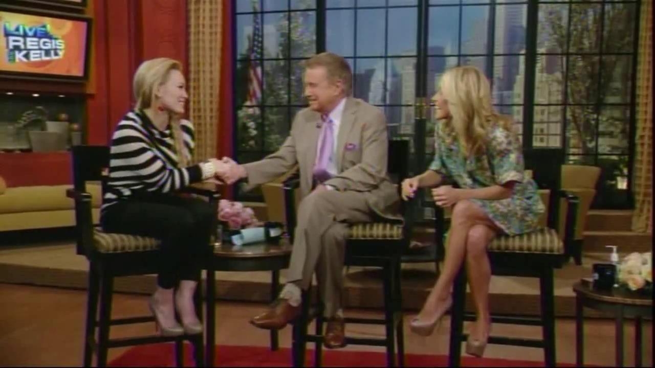 DailyDuff_dot_org__2010LiveWithRegisAndKelly00307.jpg DailyDuff_dot_org__2010LiveWithRegisAndKelly00307.jpg