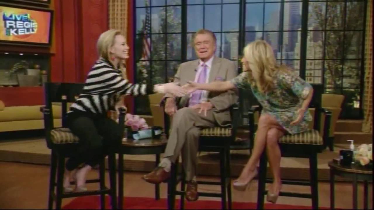 DailyDuff_dot_org__2010LiveWithRegisAndKelly00309.jpg DailyDuff_dot_org__2010LiveWithRegisAndKelly00309.jpg