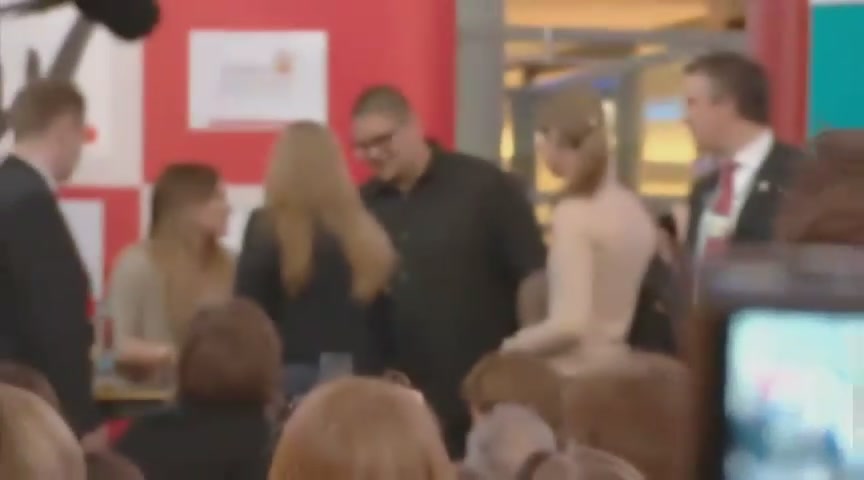 DailyDuff-dot-nl-Februari2011-DeMaandagShow0133.jpg DailyDuff-dot-nl-Februari2011-DeMaandagShow0133.jpg