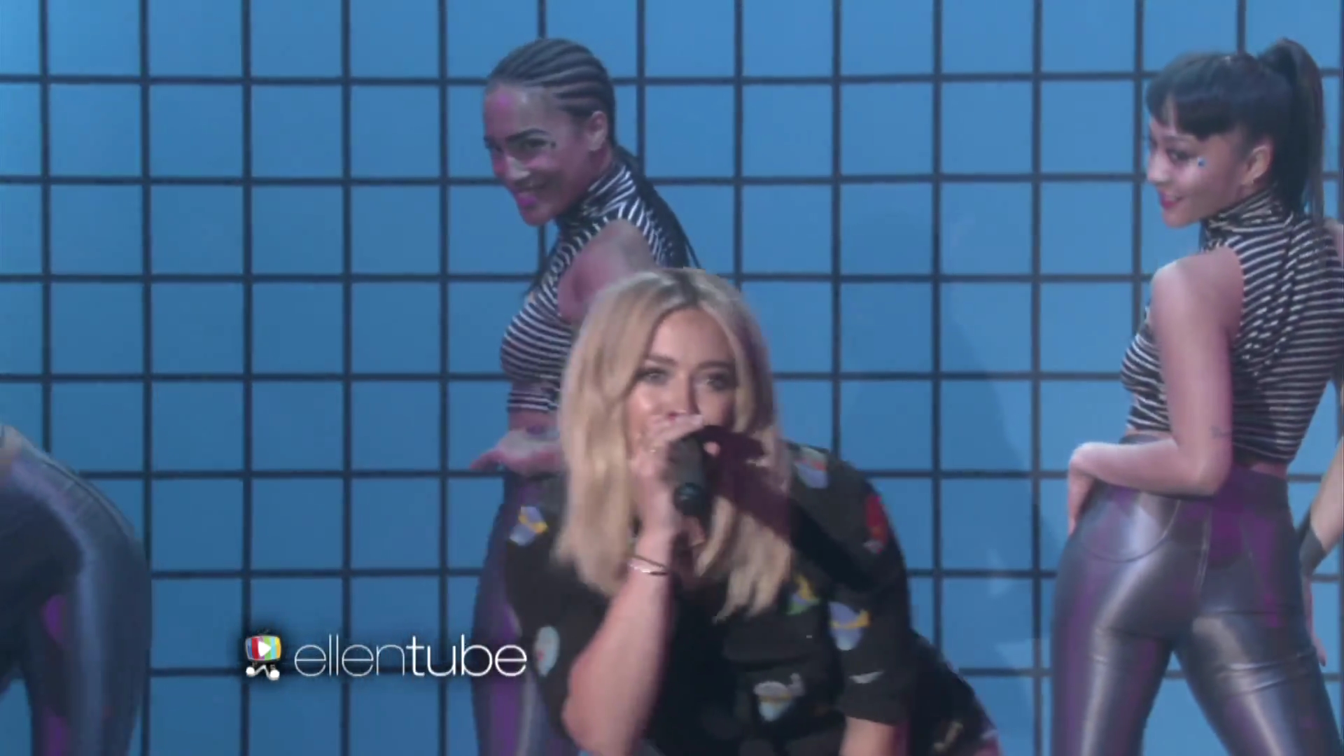 DailyDuff-dot-nl_2015Ellen-PreformingSparks0049.jpg DailyDuff-dot-nl_2015Ellen-PreformingSparks0049.jpg