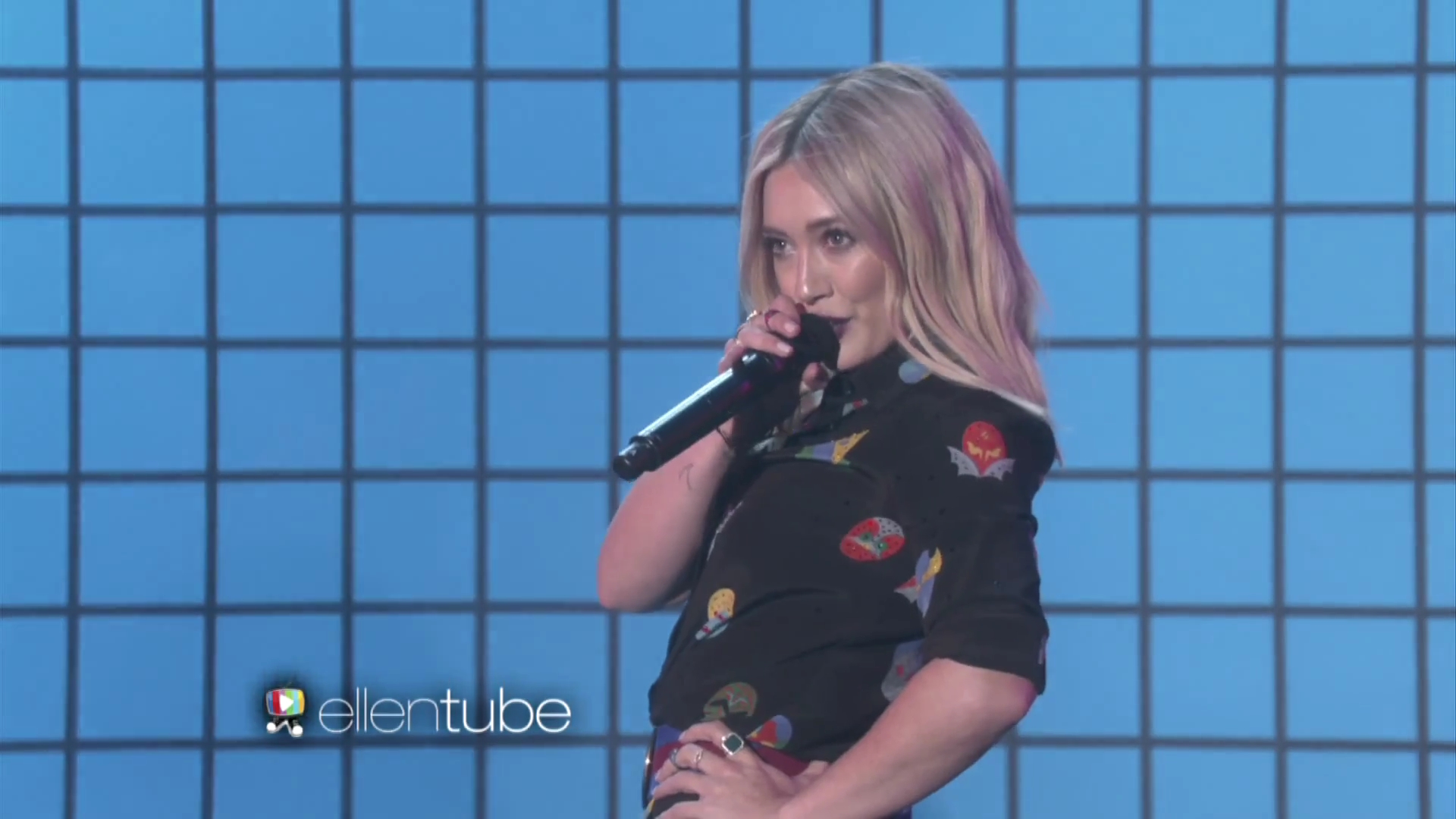 DailyDuff-dot-nl_2015Ellen-PreformingSparks0074.jpg DailyDuff-dot-nl_2015Ellen-PreformingSparks0074.jpg