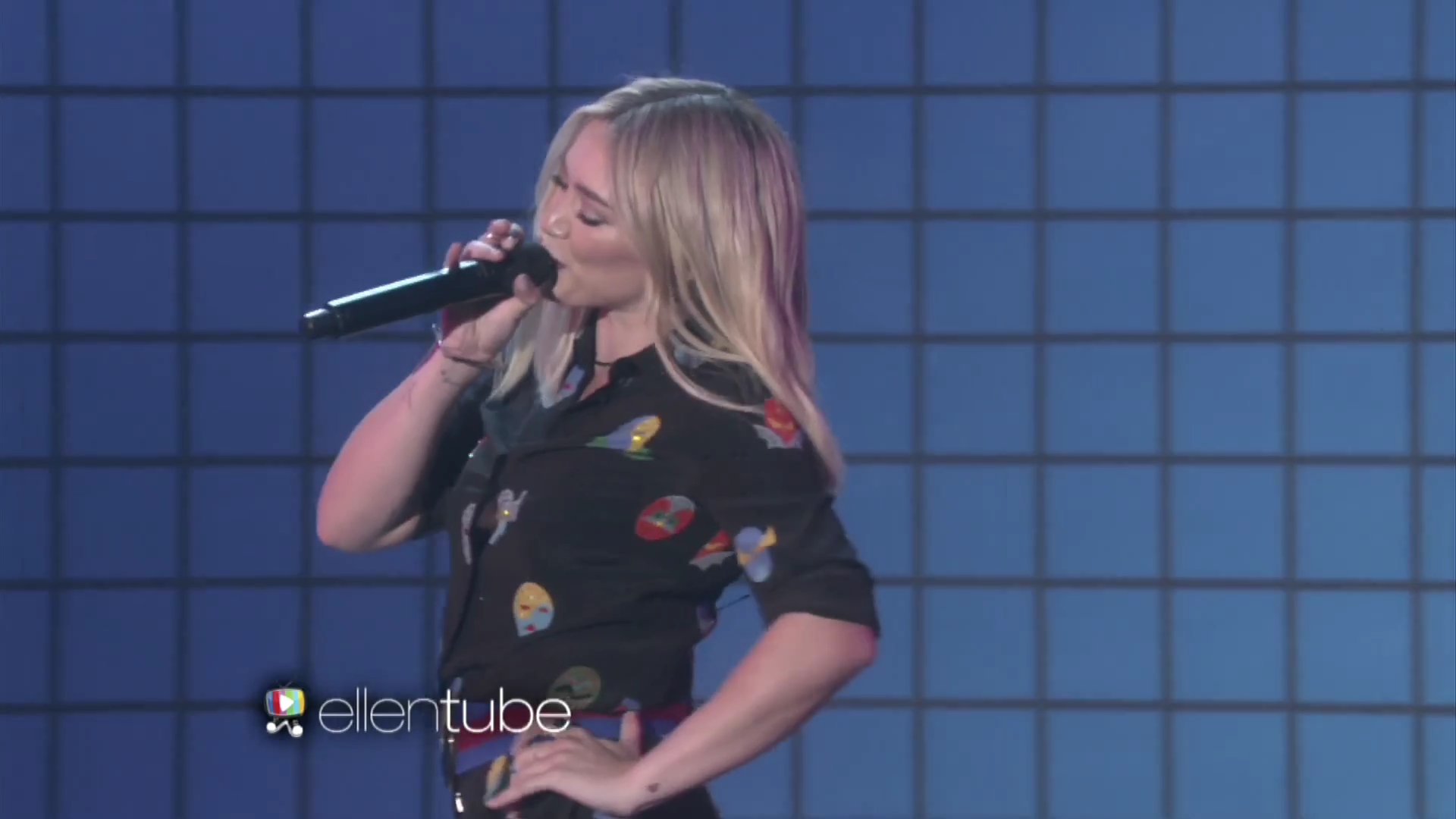 DailyDuff-dot-nl_2015Ellen-PreformingSparks0079.jpg DailyDuff-dot-nl_2015Ellen-PreformingSparks0079.jpg