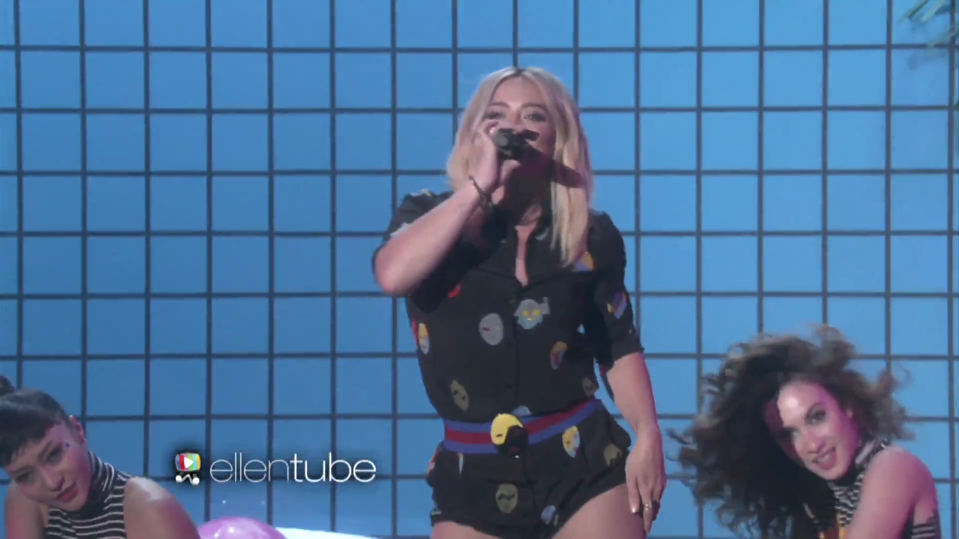 DailyDuff-dot-nl_2015Ellen-PreformingSparks0110.jpg DailyDuff-dot-nl_2015Ellen-PreformingSparks0110.jpg