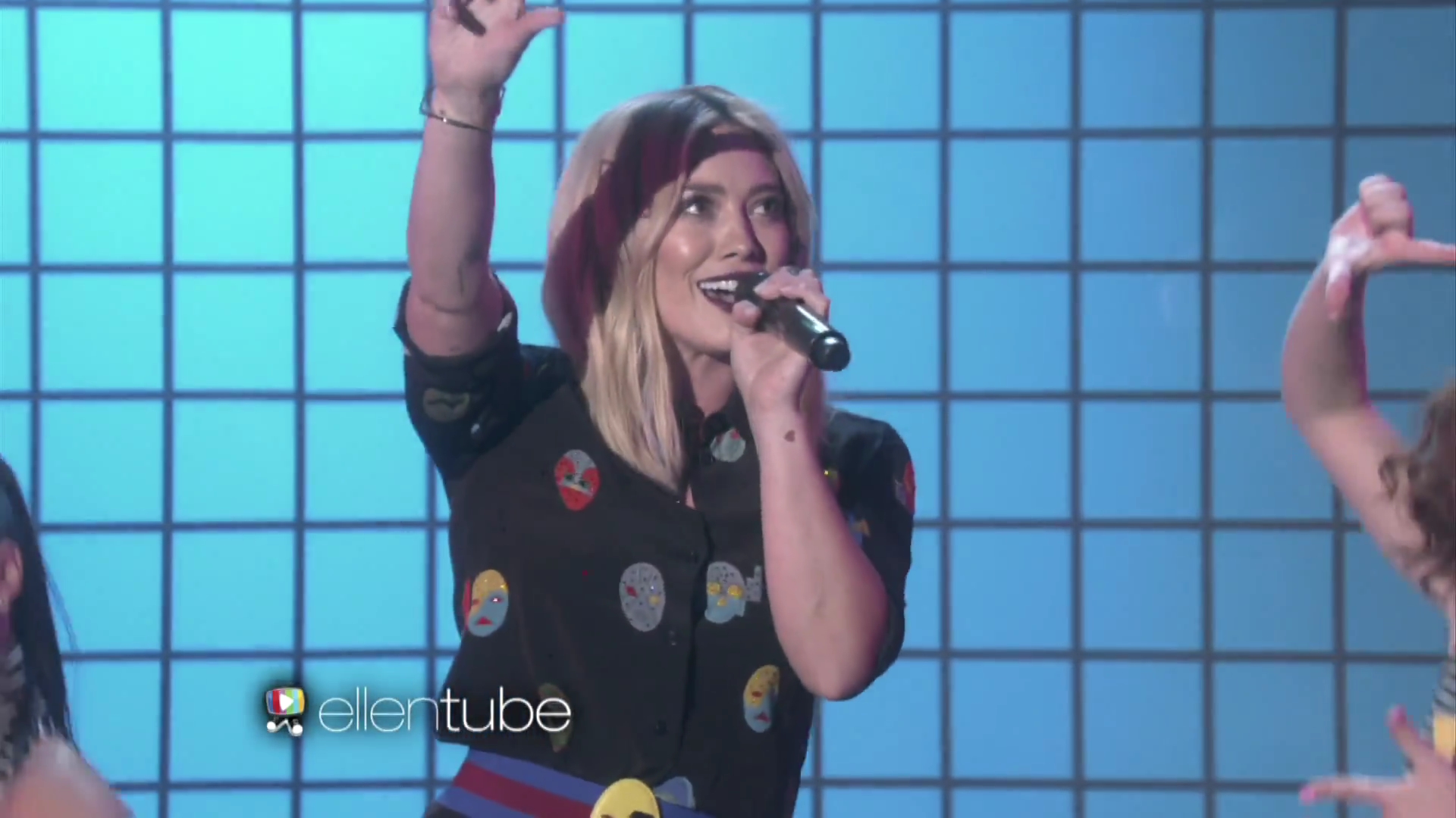 DailyDuff-dot-nl_2015Ellen-PreformingSparks0117.jpg DailyDuff-dot-nl_2015Ellen-PreformingSparks0117.jpg