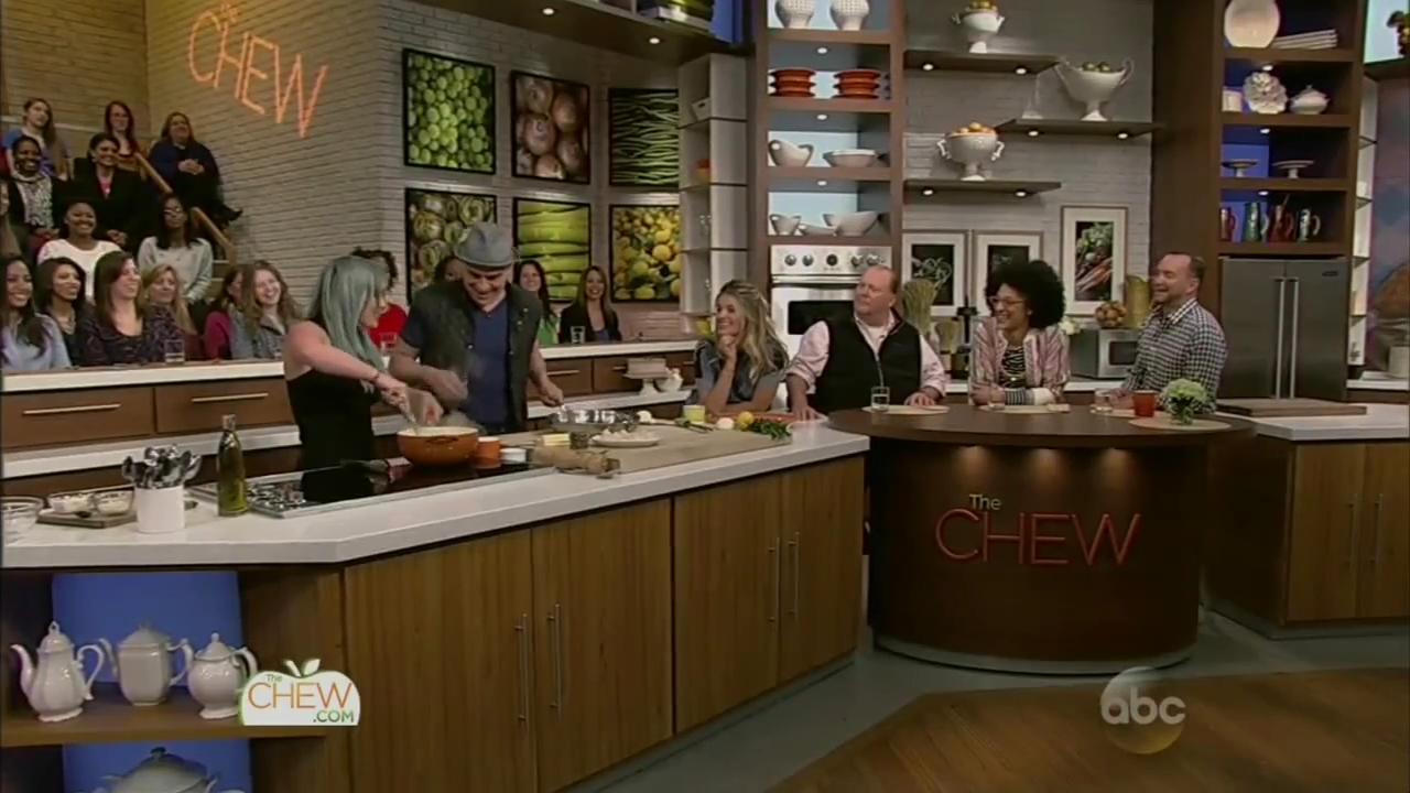 DailyDuff-dot-nl_2015TheChew0212.jpg
