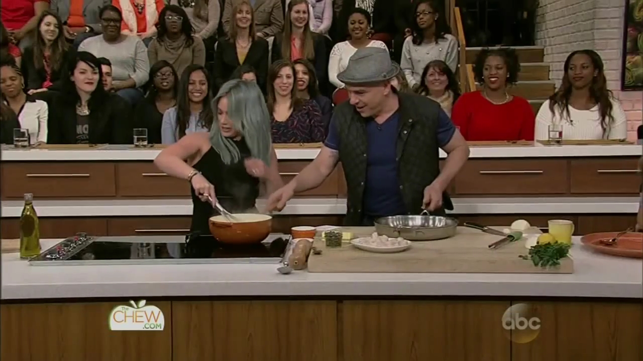 DailyDuff-dot-nl_2015TheChew0213.jpg DailyDuff-dot-nl_2015TheChew0213.jpg