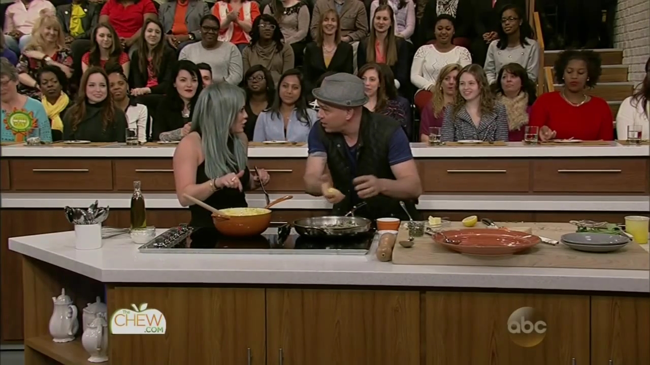 DailyDuff-dot-nl_2015TheChew0423.jpg