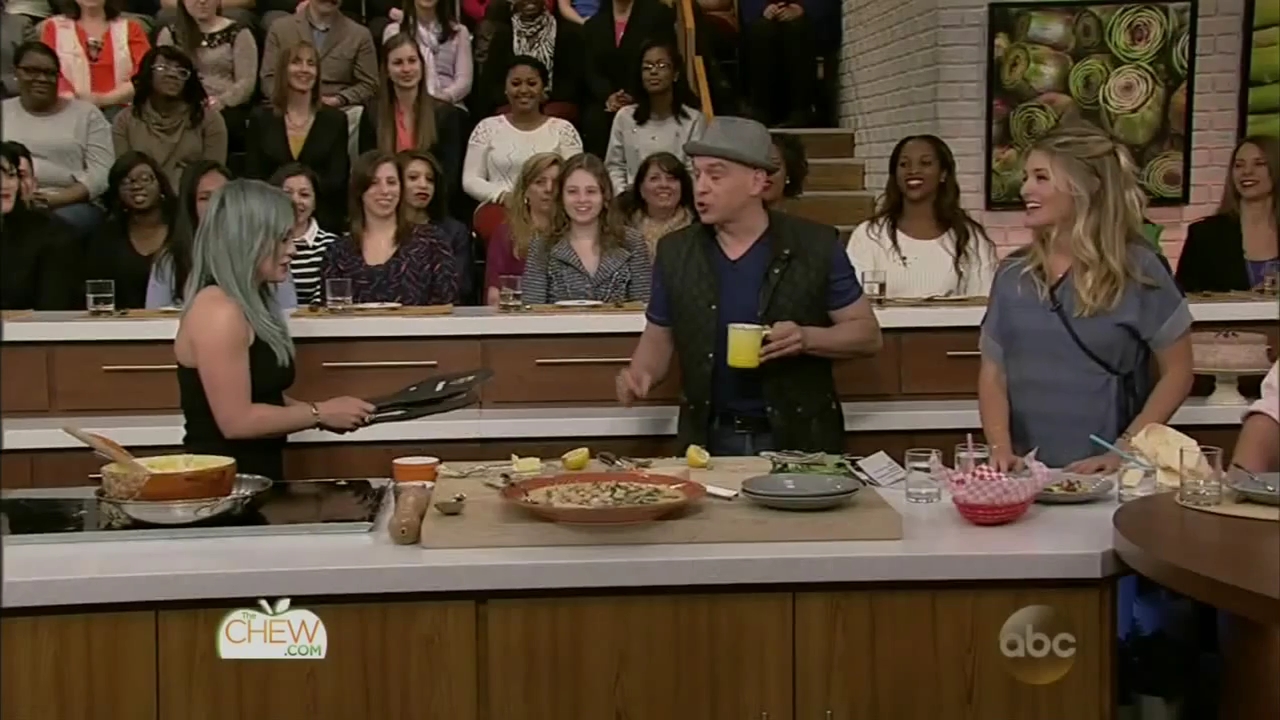 DailyDuff-dot-nl_2015TheChew0528.jpg