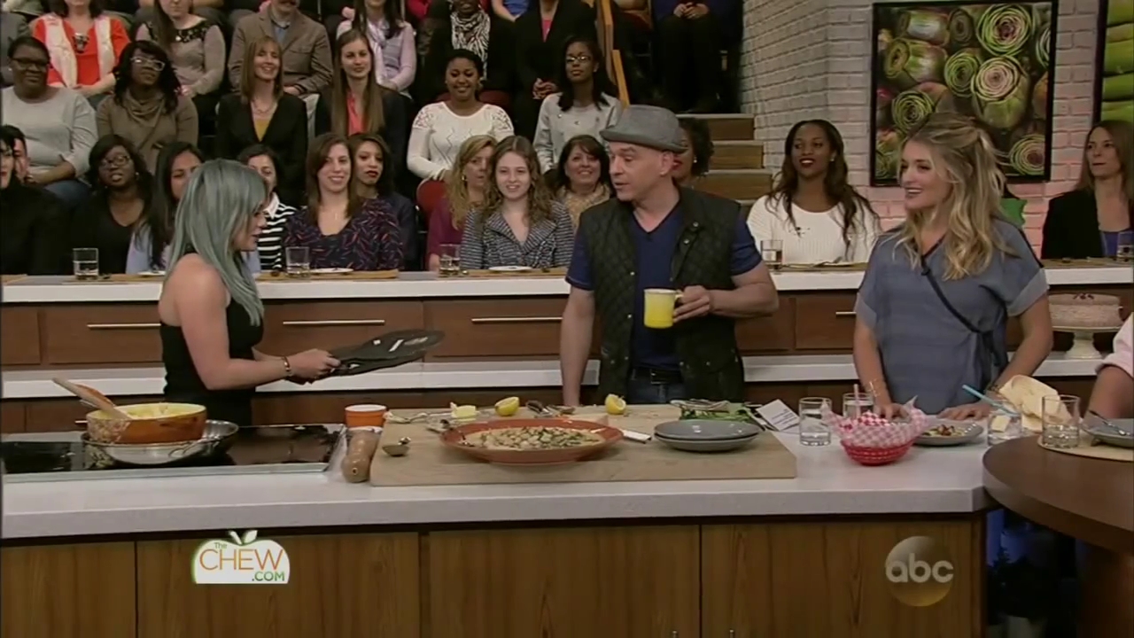 DailyDuff-dot-nl_2015TheChew0529.jpg