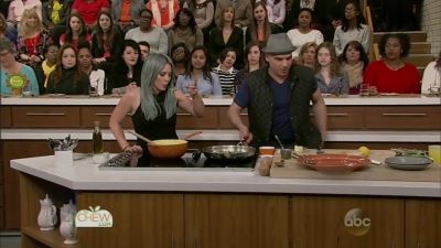 DailyDuff-dot-nl_2015TheChew0409.jpg