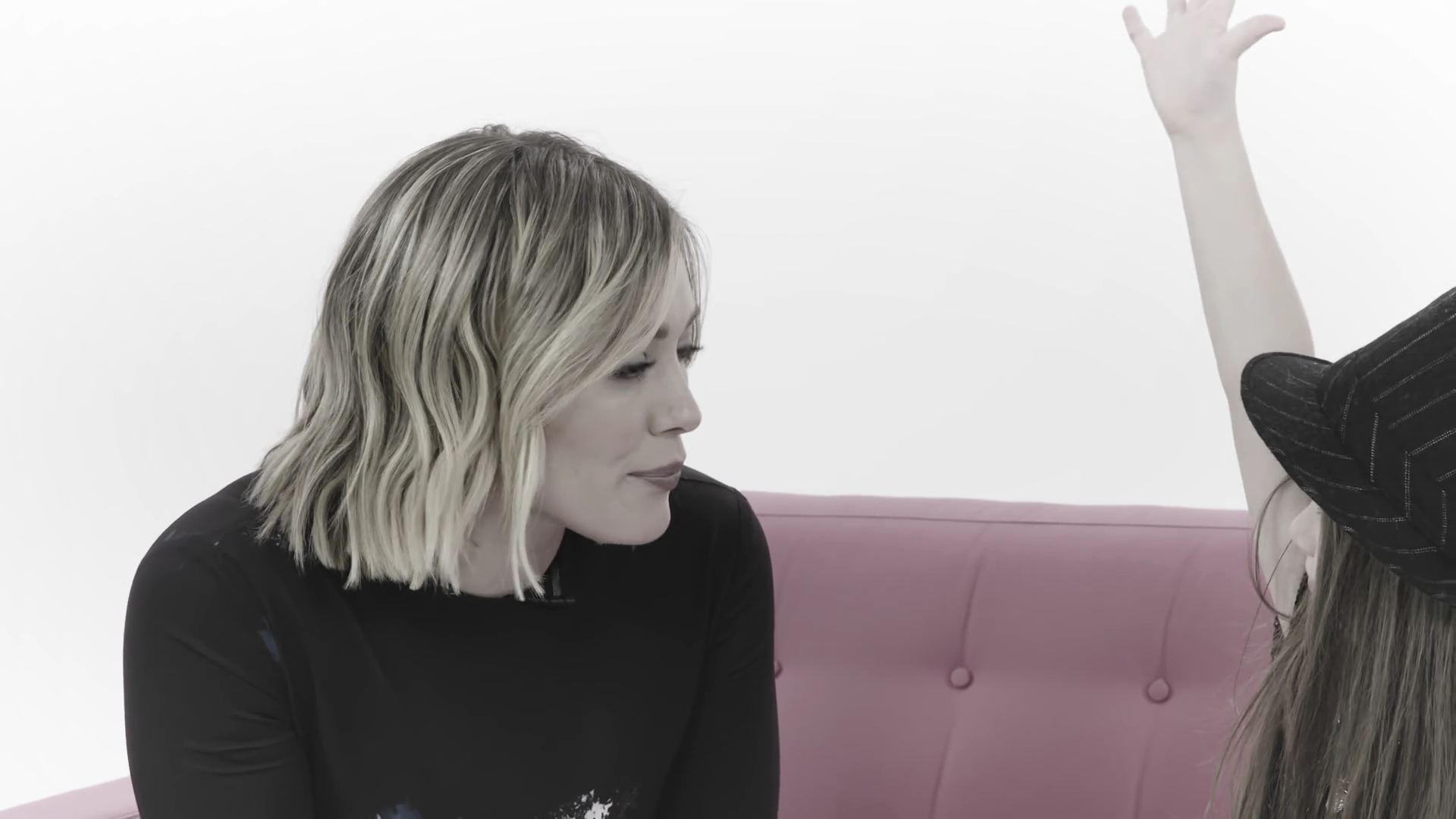 DailyDuff_dot_nl-2016Cosmopolitan-com_LittleGirlsGiveHilaryDuffAdvice0229.jpg
