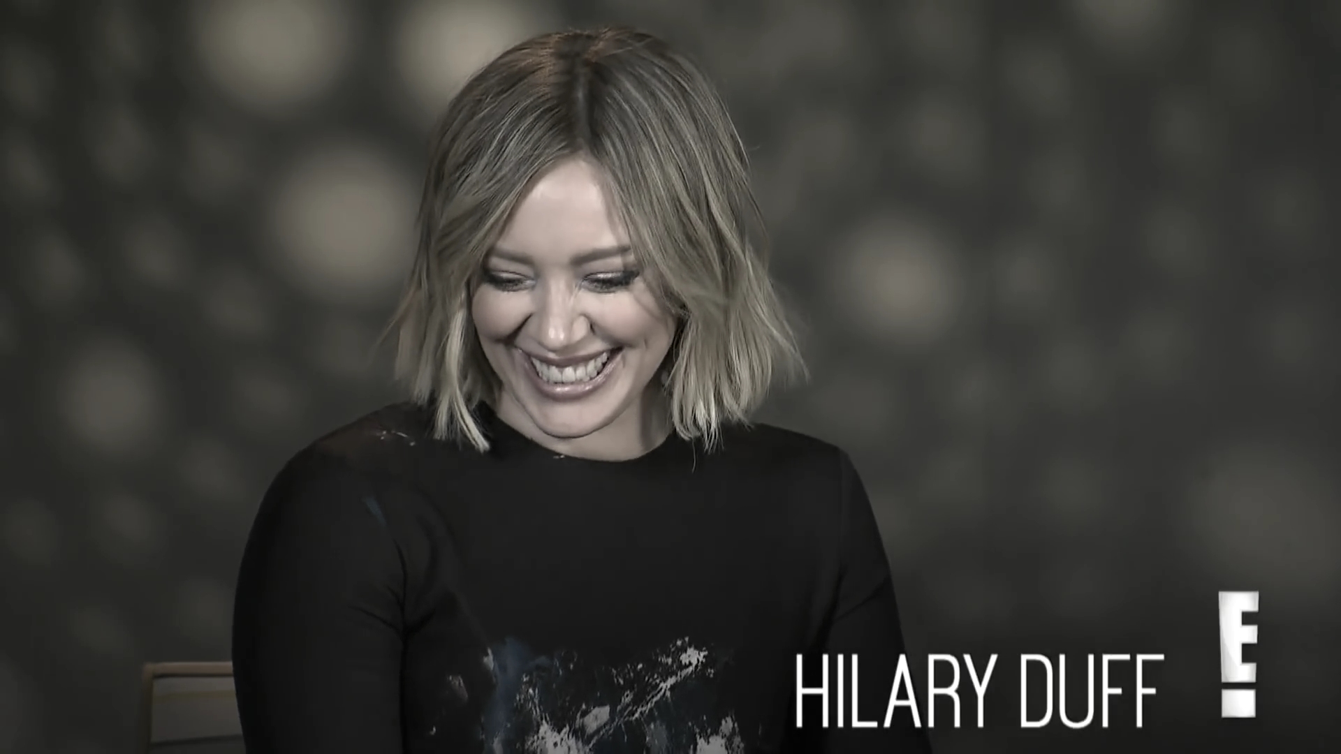 DailyDuff_dot_nl-2016Enews_HilaryDuffPlaysHilariousTwoTruthsandaLieGame0097.jpg