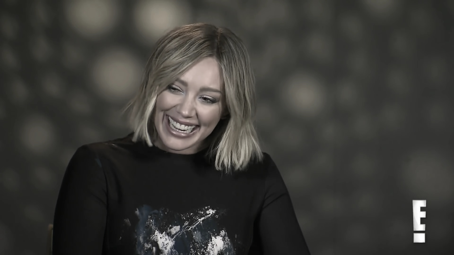 DailyDuff_dot_nl-2016Enews_HilaryDuffPlaysHilariousTwoTruthsandaLieGame0122.jpg DailyDuff_dot_nl-2016Enews_HilaryDuffPlaysHilariousTwoTruthsandaLieGame0122.jpg