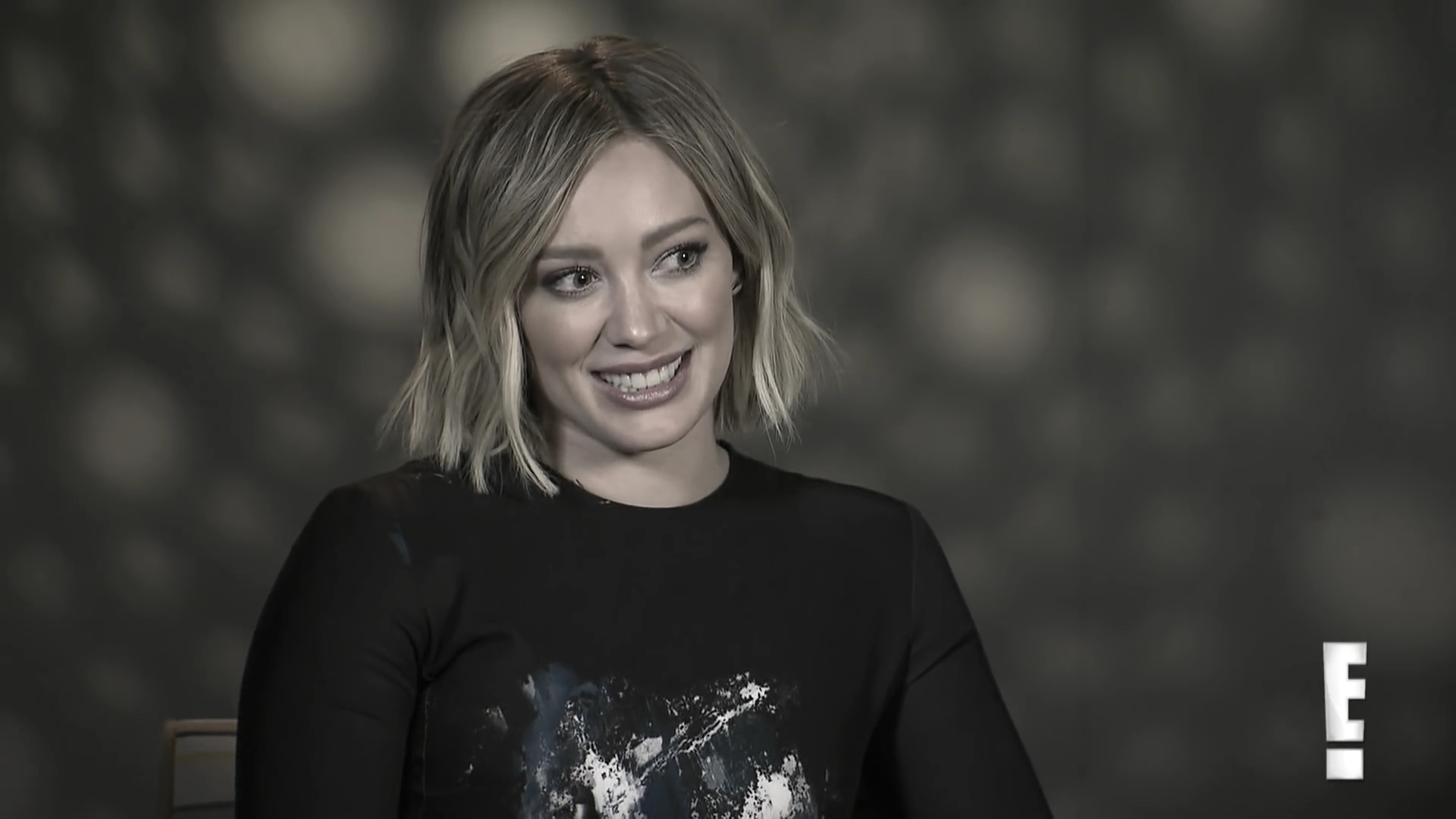 DailyDuff_dot_nl-2016Enews_HilaryDuffPlaysHilariousTwoTruthsandaLieGame0140.jpg
