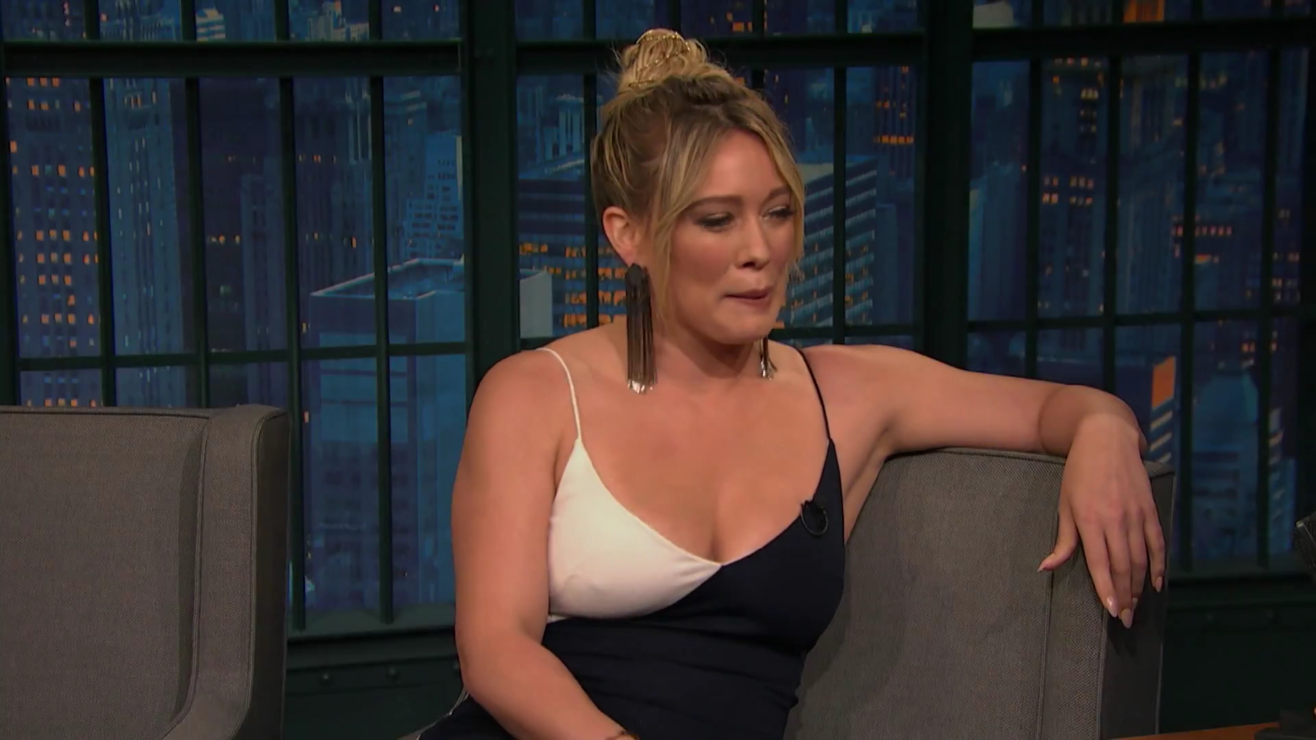 DailyDuff-dot-NL_2017LateNightWithSethMeyers0001.jpg