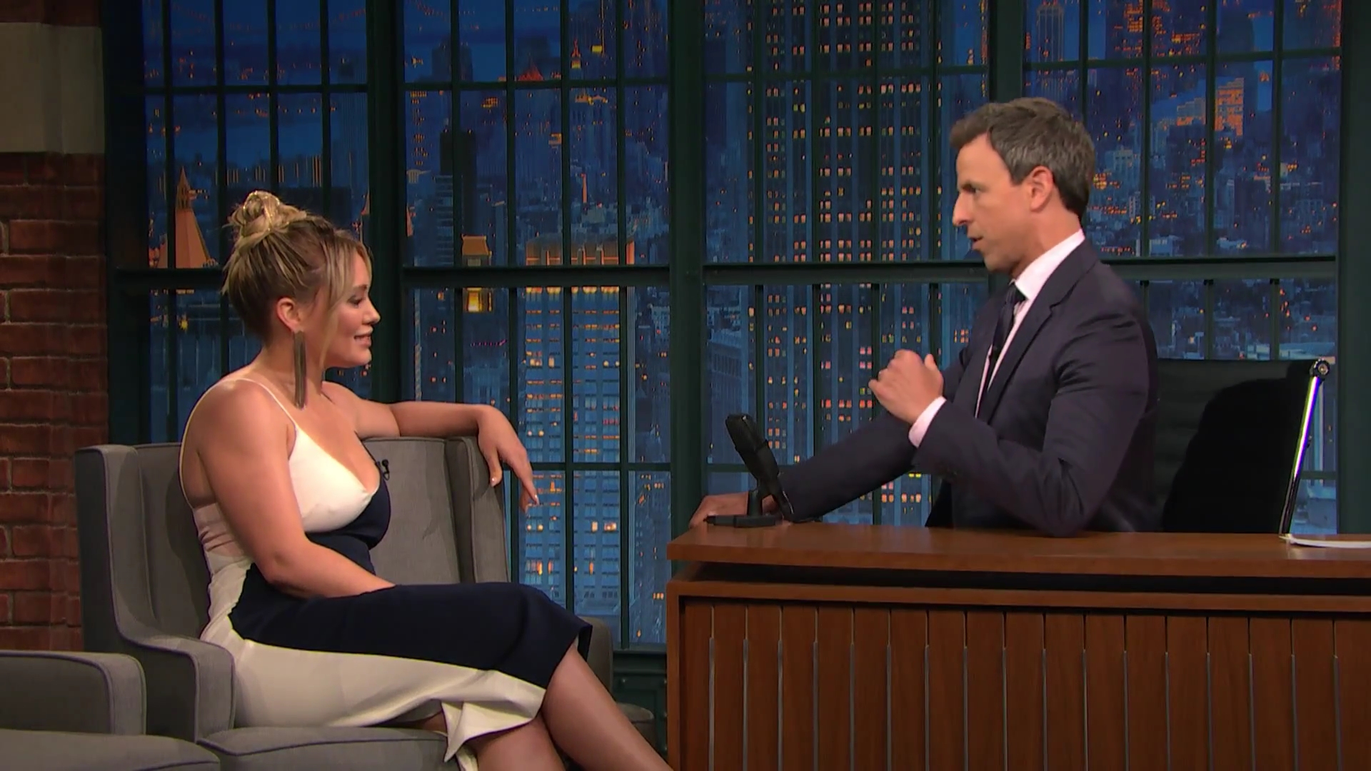 DailyDuff-dot-NL_2017LateNightWithSethMeyers0005.jpg