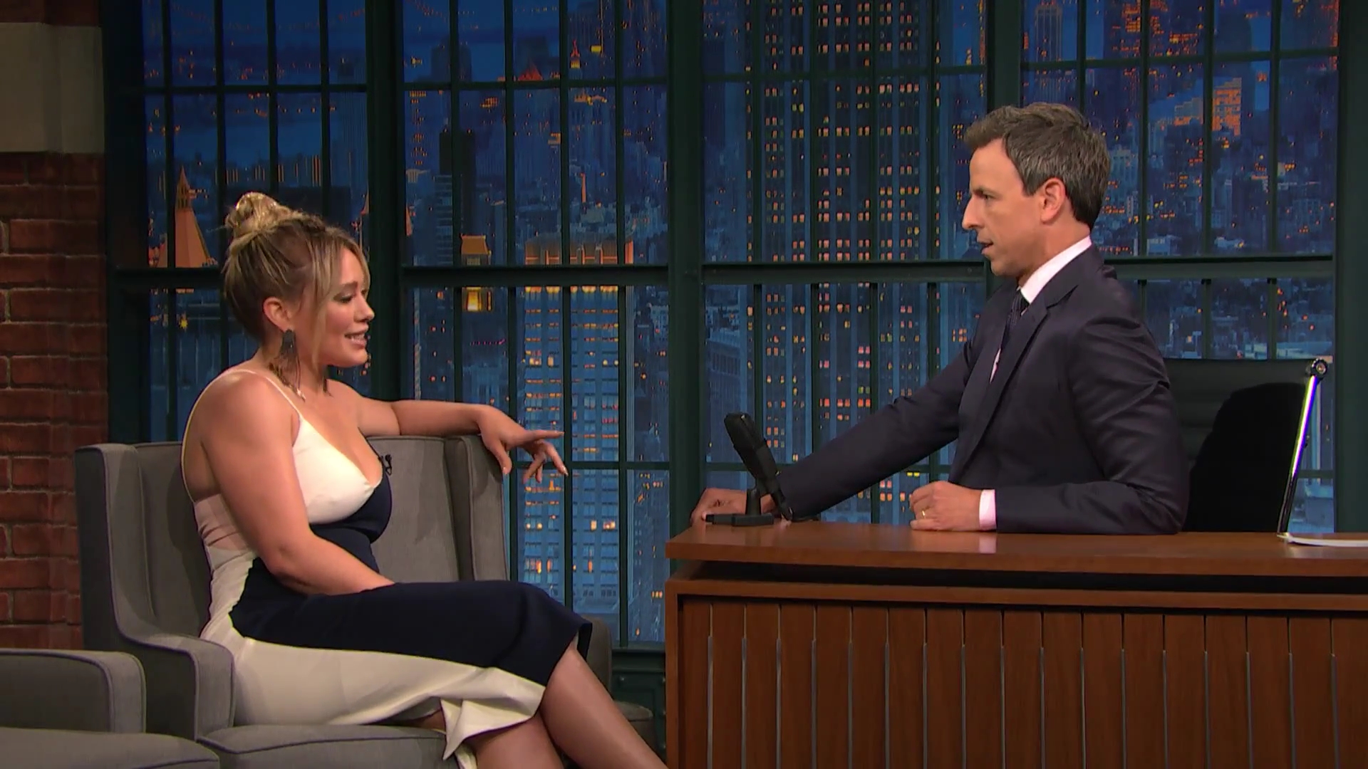 DailyDuff-dot-NL_2017LateNightWithSethMeyers0006.jpg