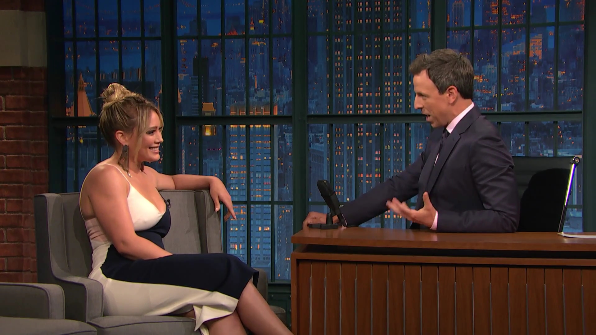 DailyDuff-dot-NL_2017LateNightWithSethMeyers0009.jpg