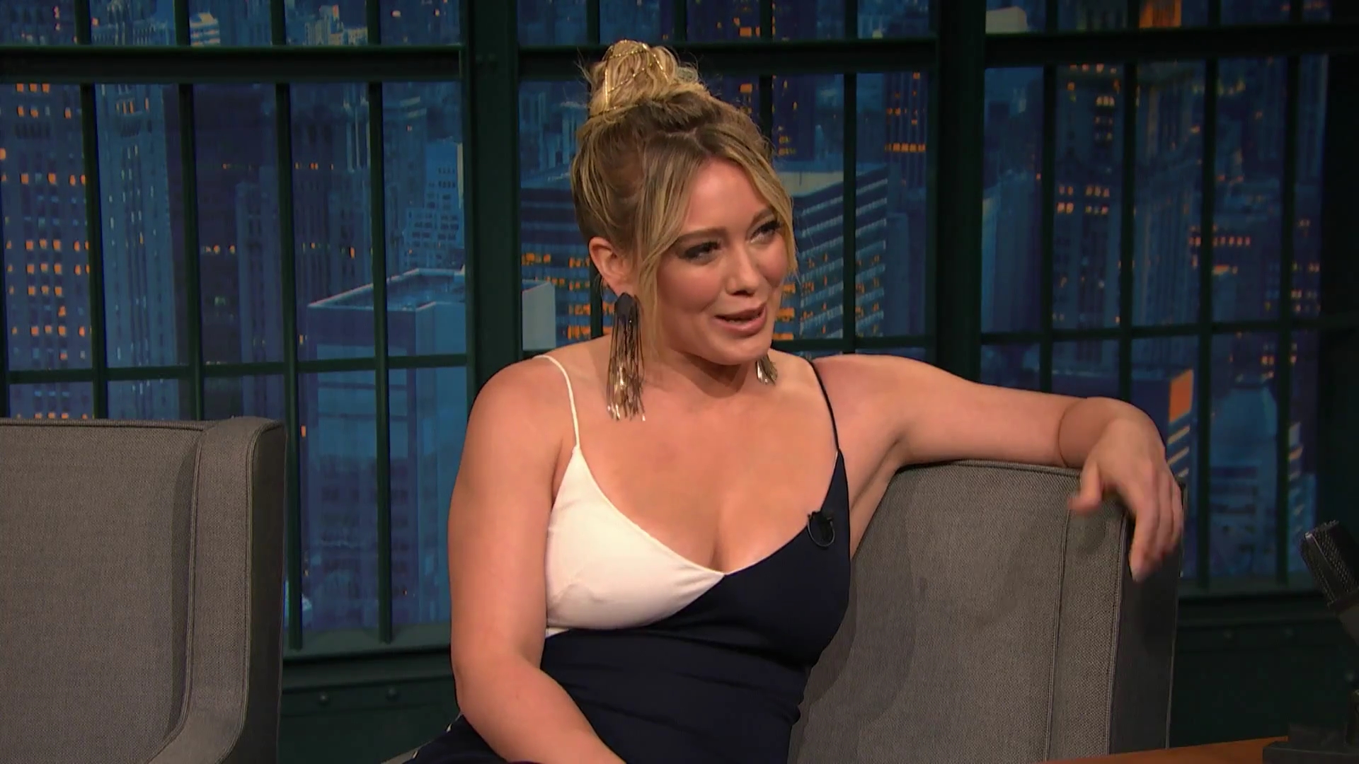 DailyDuff-dot-NL_2017LateNightWithSethMeyers0011.jpg