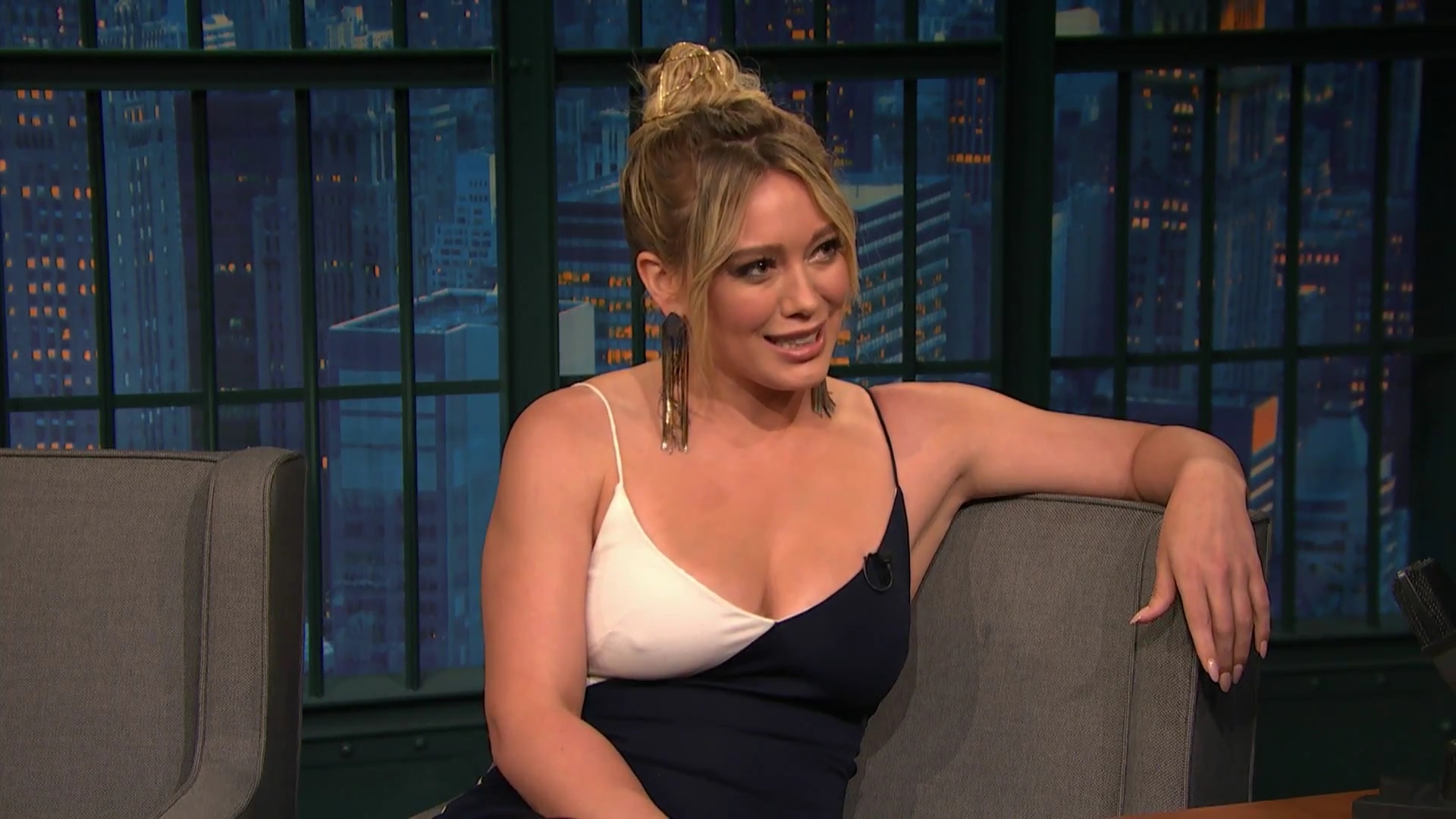 DailyDuff-dot-NL_2017LateNightWithSethMeyers0013.jpg