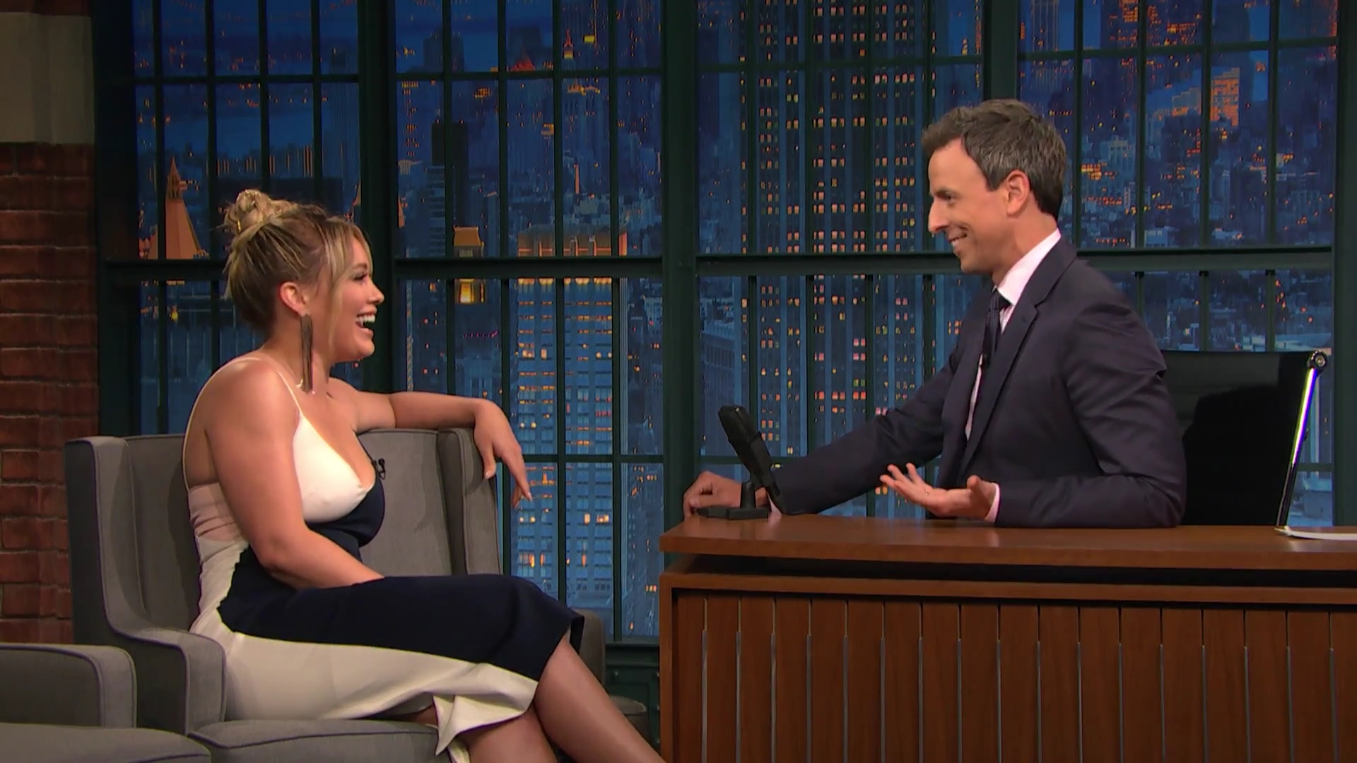 DailyDuff-dot-NL_2017LateNightWithSethMeyers0015.jpg