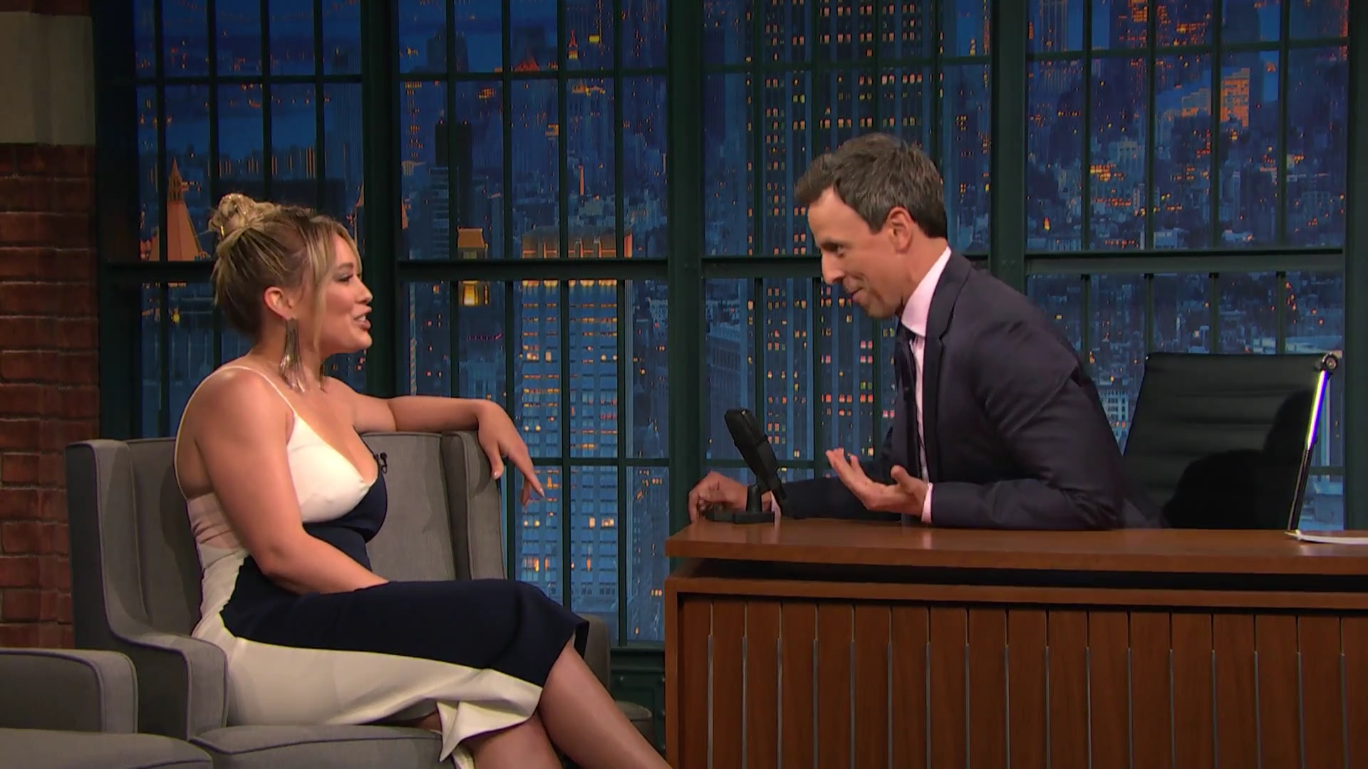 DailyDuff-dot-NL_2017LateNightWithSethMeyers0016.jpg
