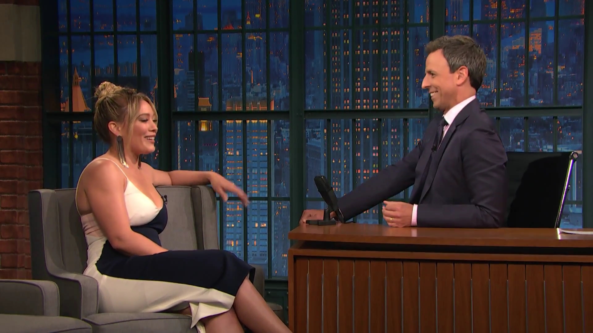 DailyDuff-dot-NL_2017LateNightWithSethMeyers0017.jpg