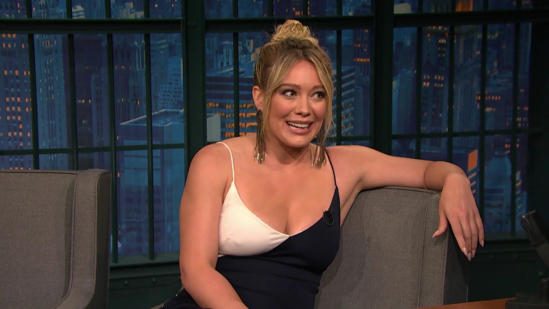 DailyDuff-dot-NL_2017LateNightWithSethMeyers0018.jpg