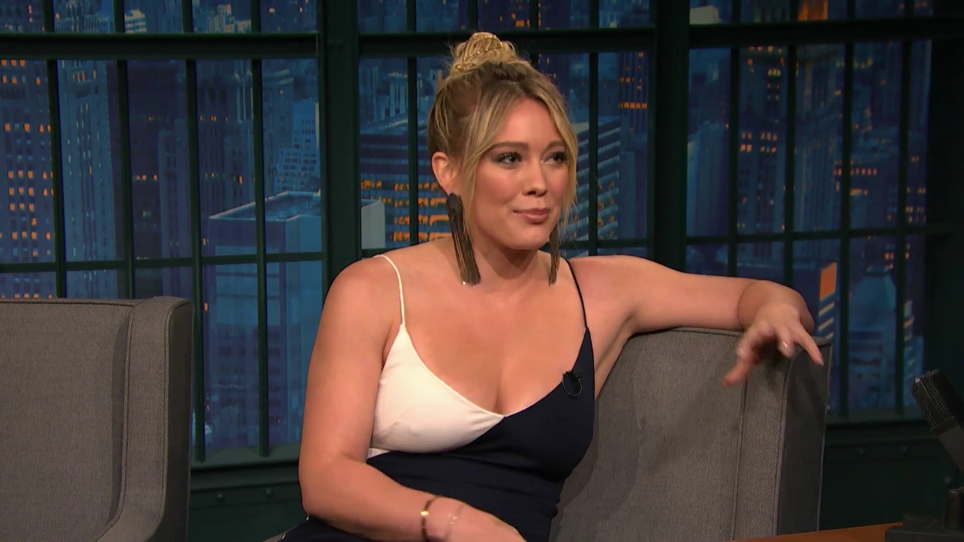 DailyDuff-dot-NL_2017LateNightWithSethMeyers0022.jpg