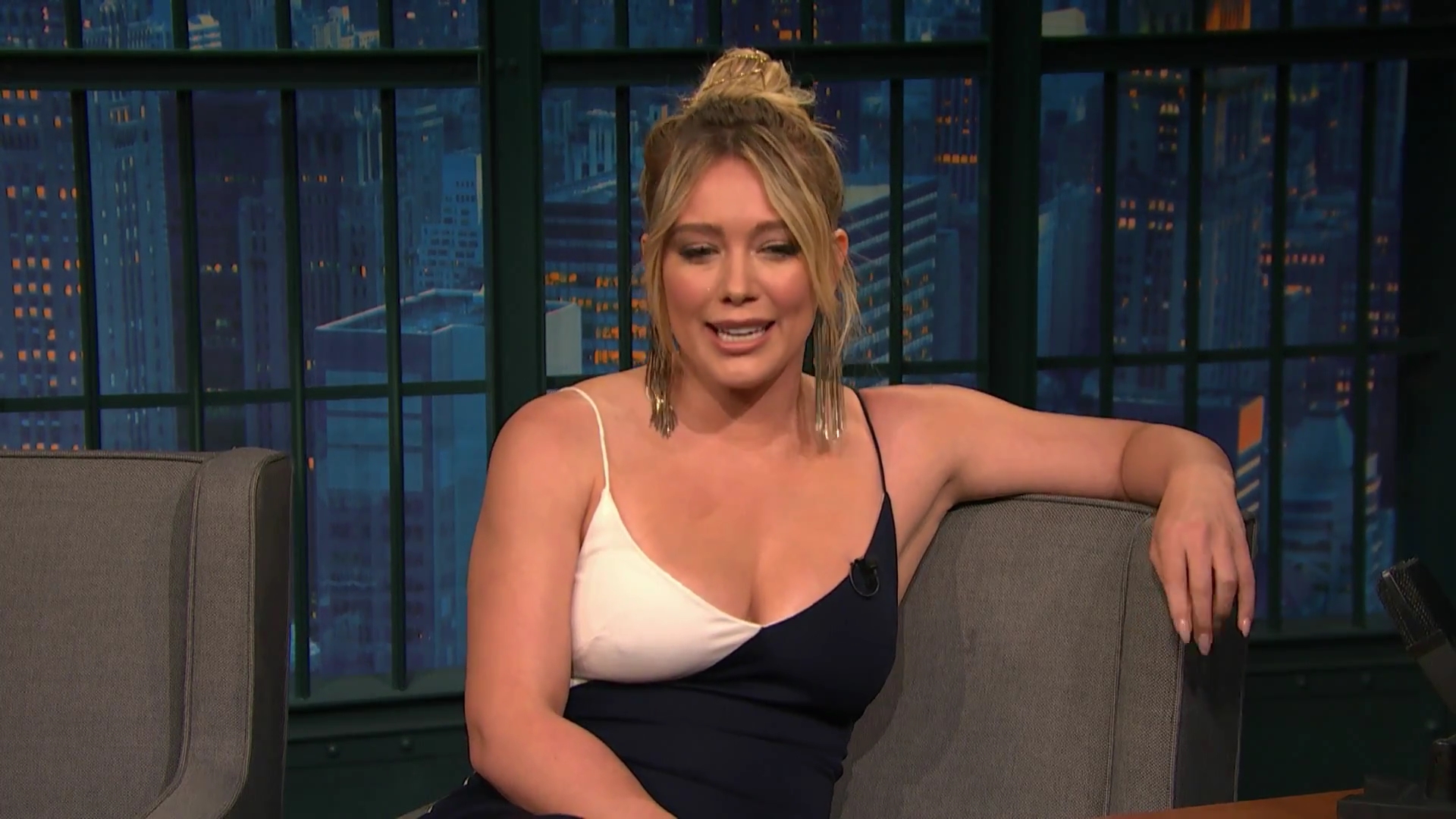 DailyDuff-dot-NL_2017LateNightWithSethMeyers0027.jpg