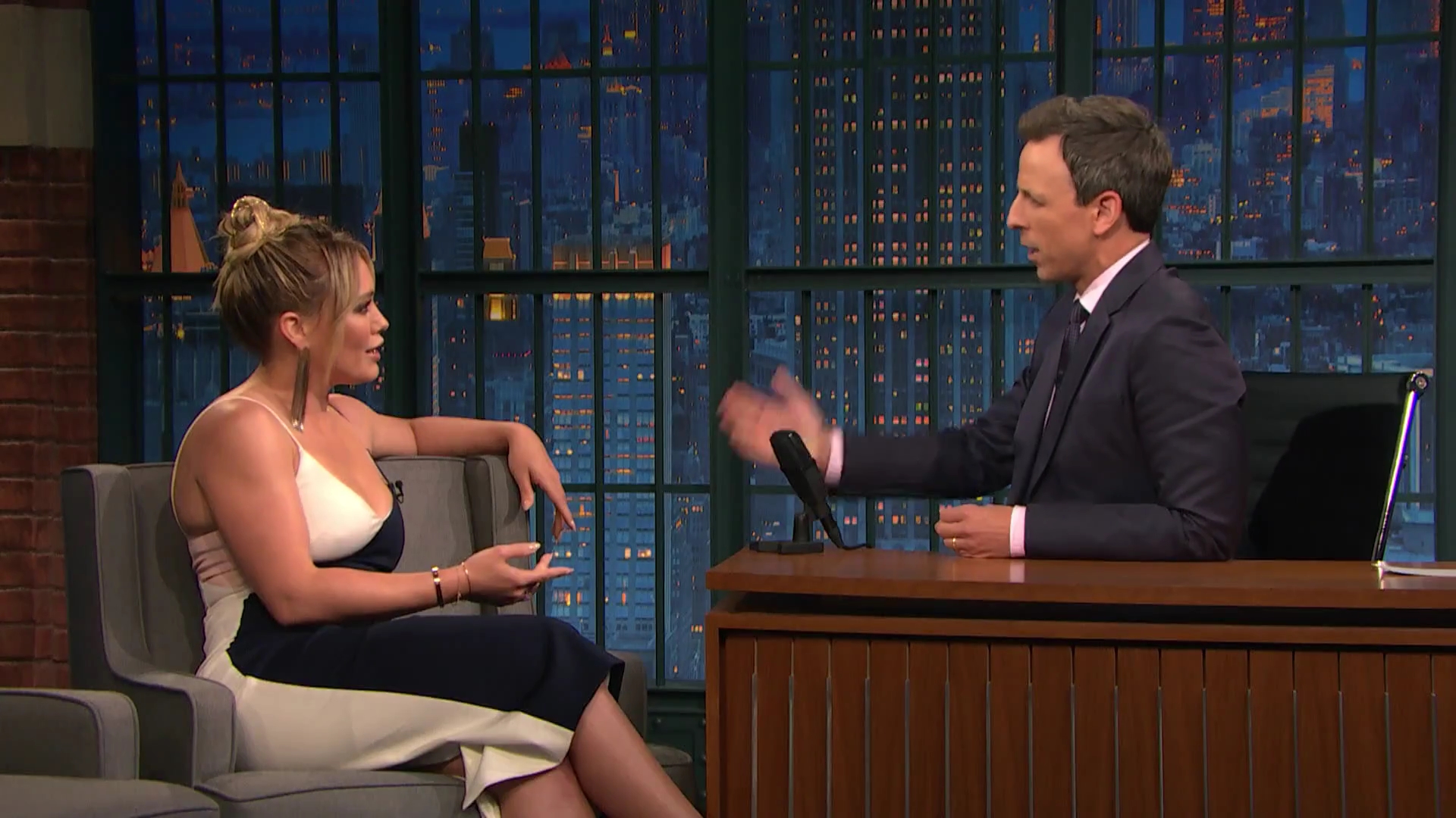 DailyDuff-dot-NL_2017LateNightWithSethMeyers0030.jpg