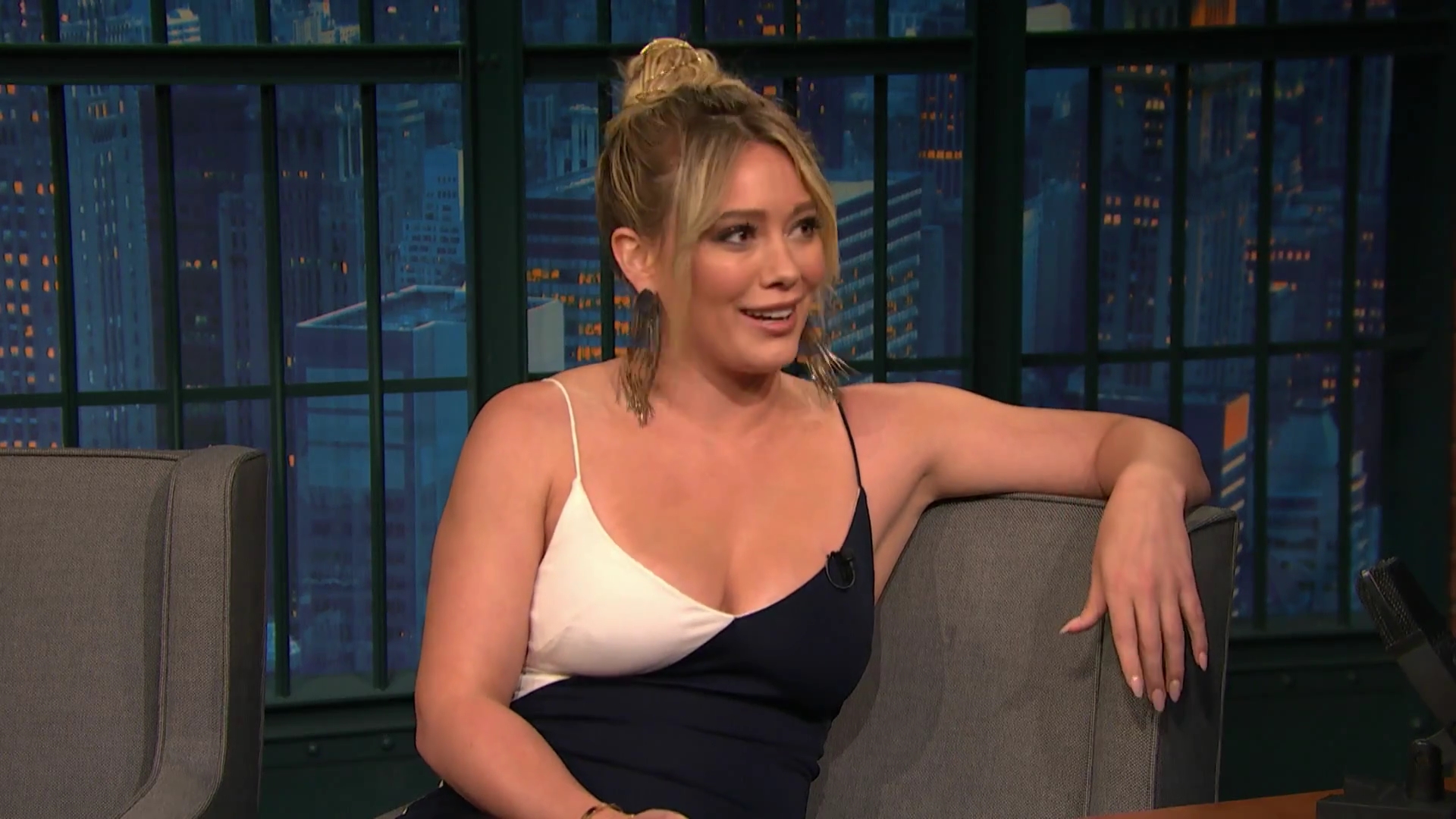 DailyDuff-dot-NL_2017LateNightWithSethMeyers0046.jpg