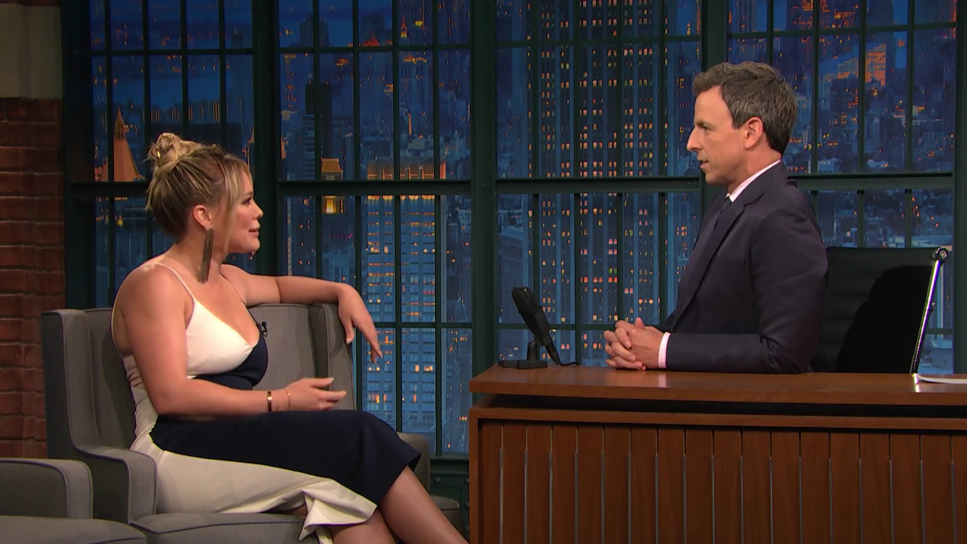 DailyDuff-dot-NL_2017LateNightWithSethMeyers0051.jpg