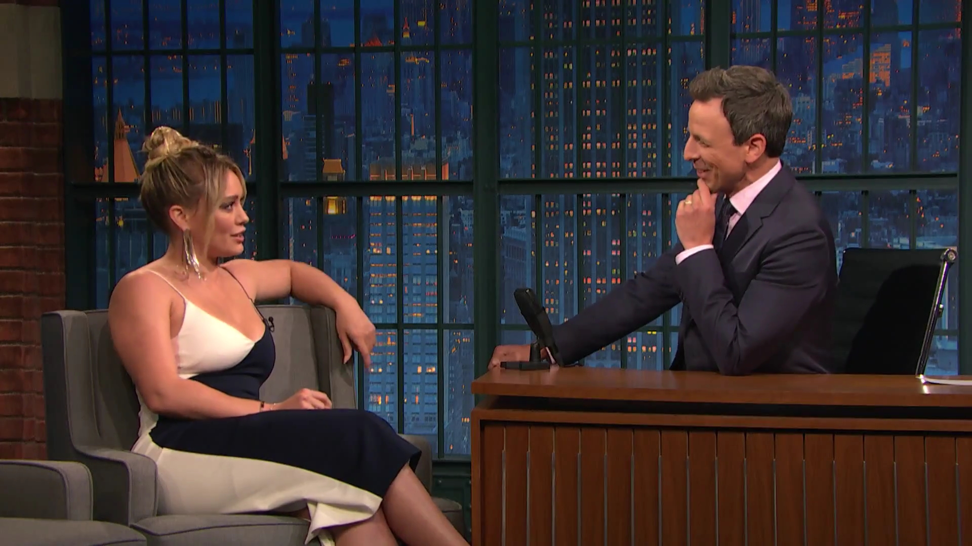 DailyDuff-dot-NL_2017LateNightWithSethMeyers0063.jpg