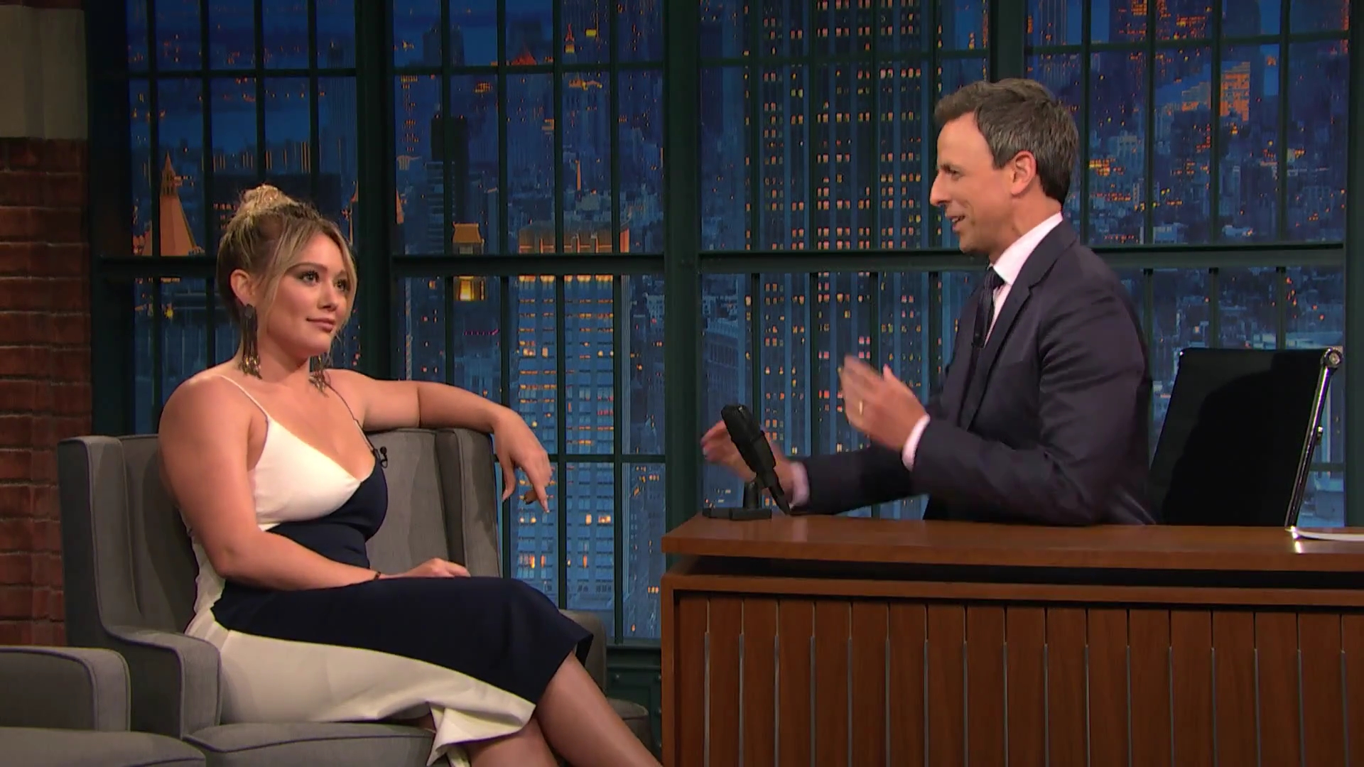 DailyDuff-dot-NL_2017LateNightWithSethMeyers0064.jpg