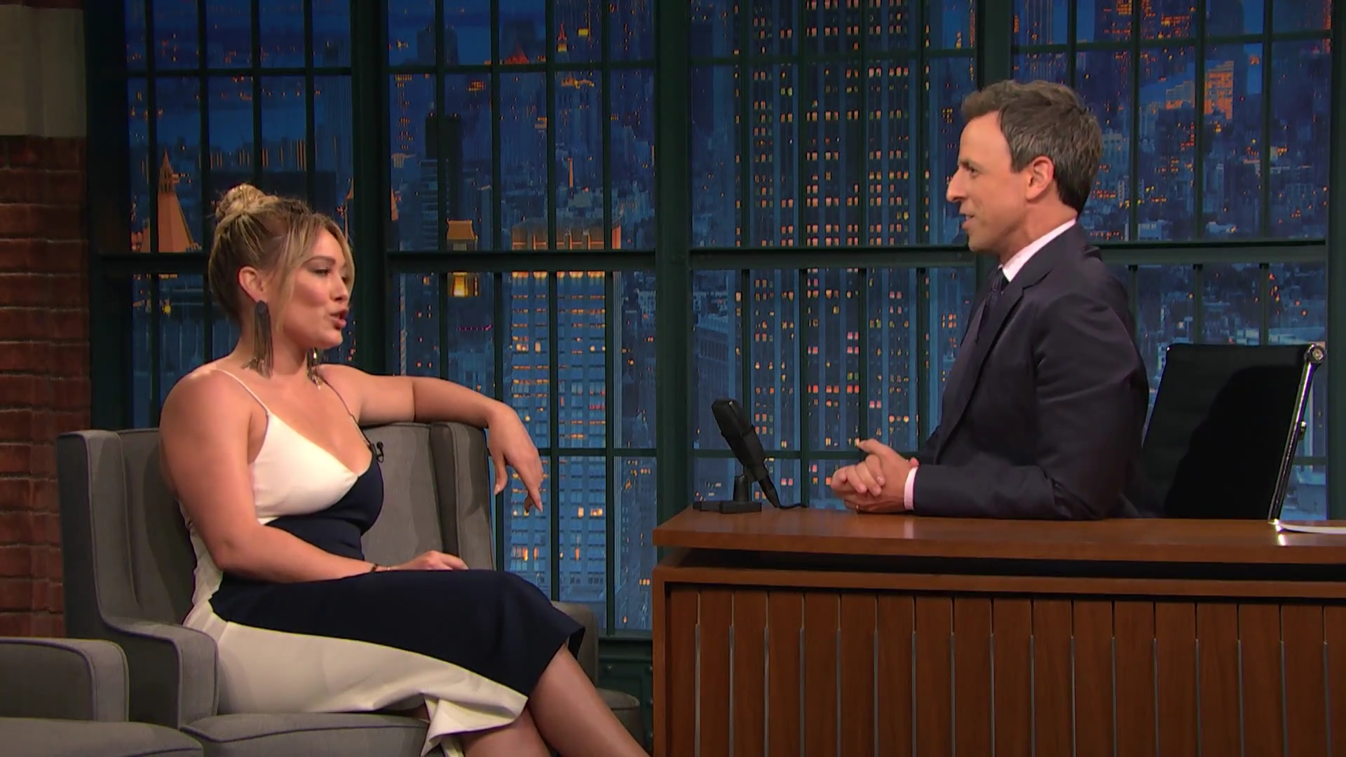 DailyDuff-dot-NL_2017LateNightWithSethMeyers0065.jpg