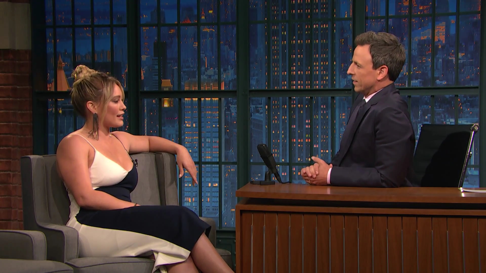 DailyDuff-dot-NL_2017LateNightWithSethMeyers0067.jpg