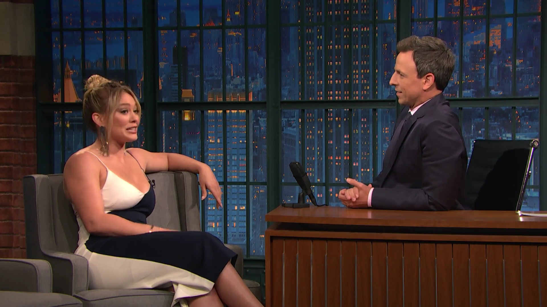 DailyDuff-dot-NL_2017LateNightWithSethMeyers0068.jpg