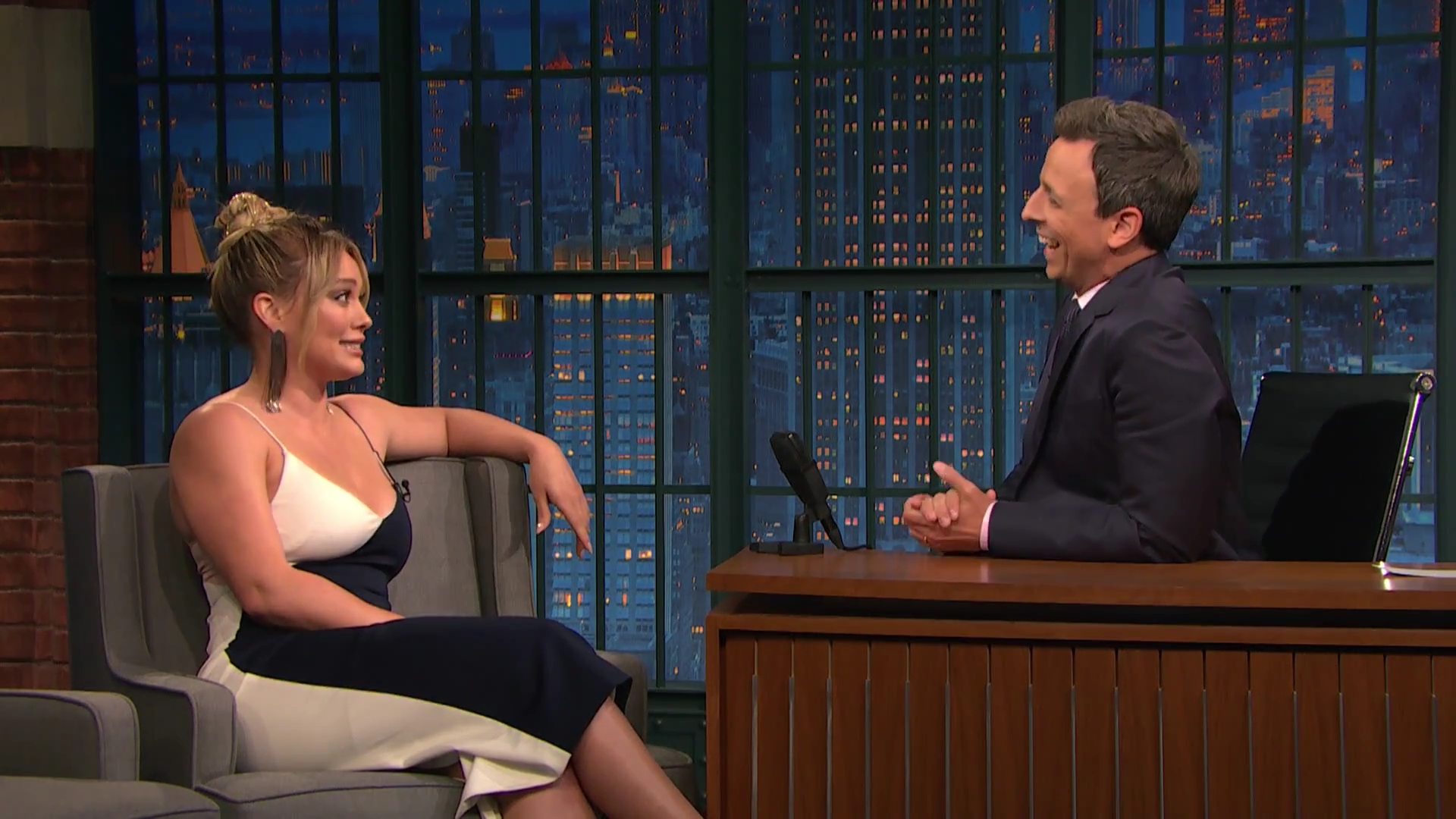 DailyDuff-dot-NL_2017LateNightWithSethMeyers0070.jpg