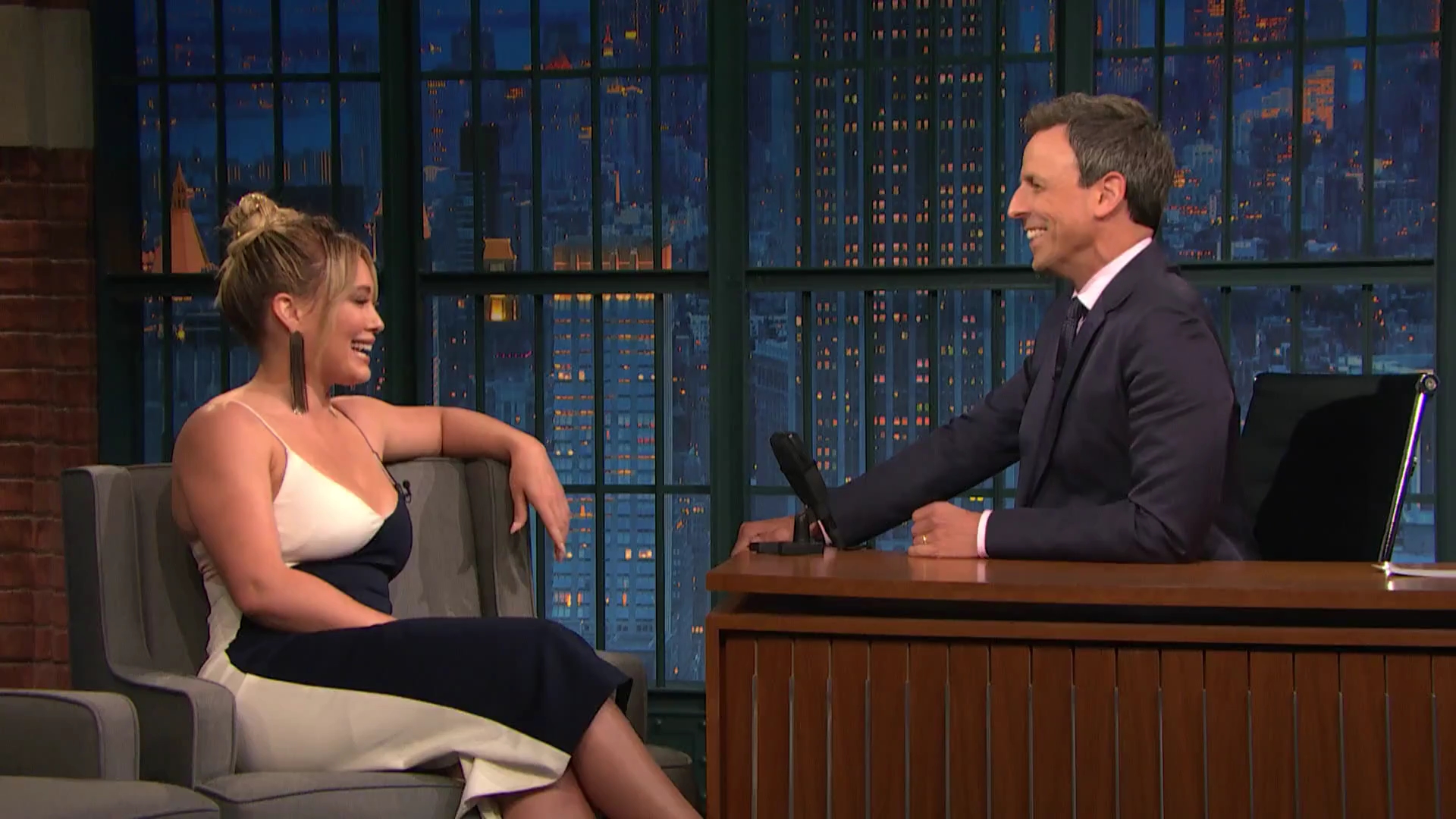 DailyDuff-dot-NL_2017LateNightWithSethMeyers0082.jpg