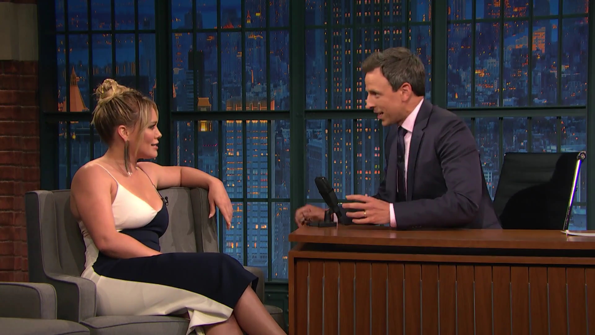 DailyDuff-dot-NL_2017LateNightWithSethMeyers0084.jpg