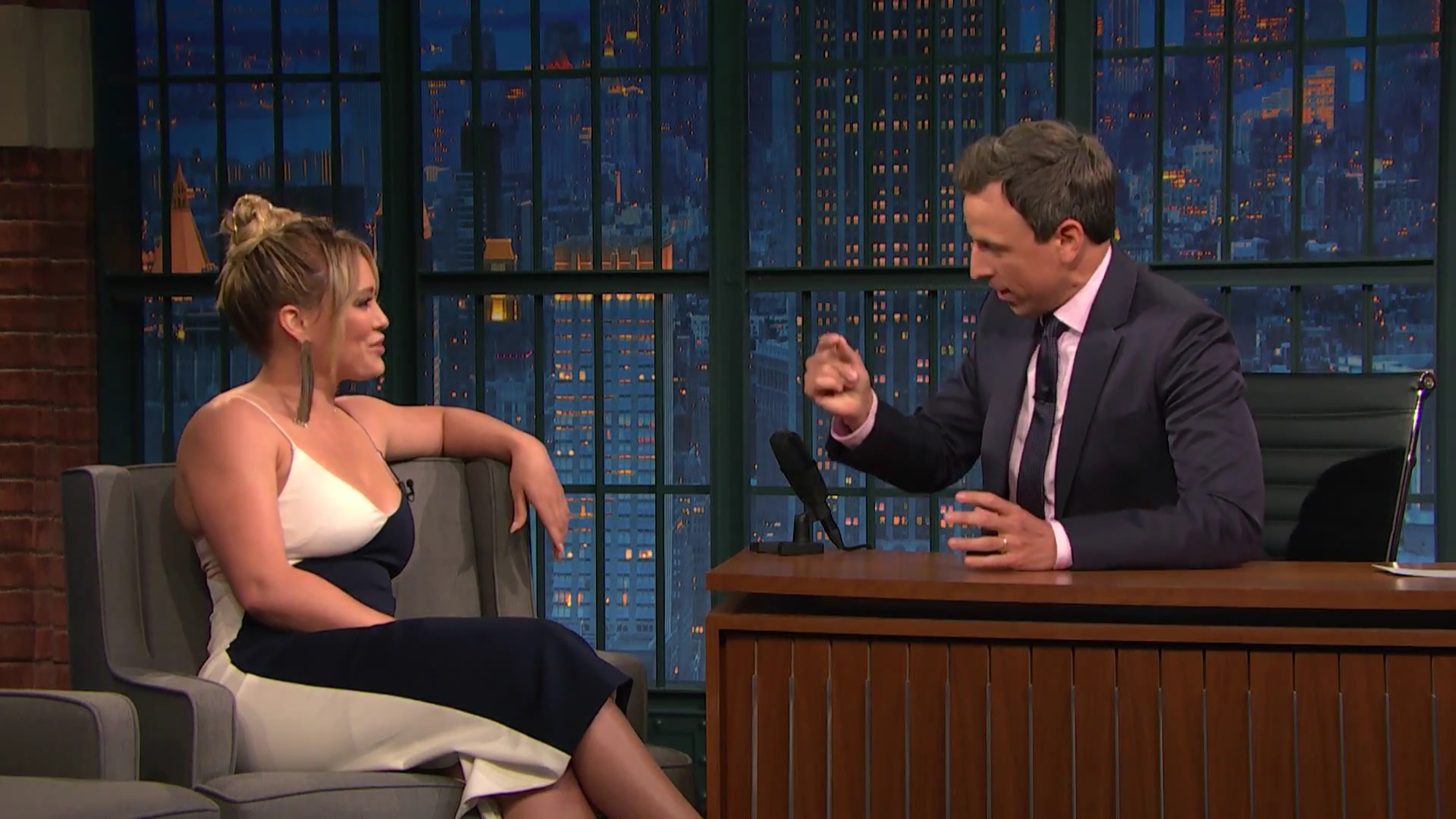 DailyDuff-dot-NL_2017LateNightWithSethMeyers0086.jpg