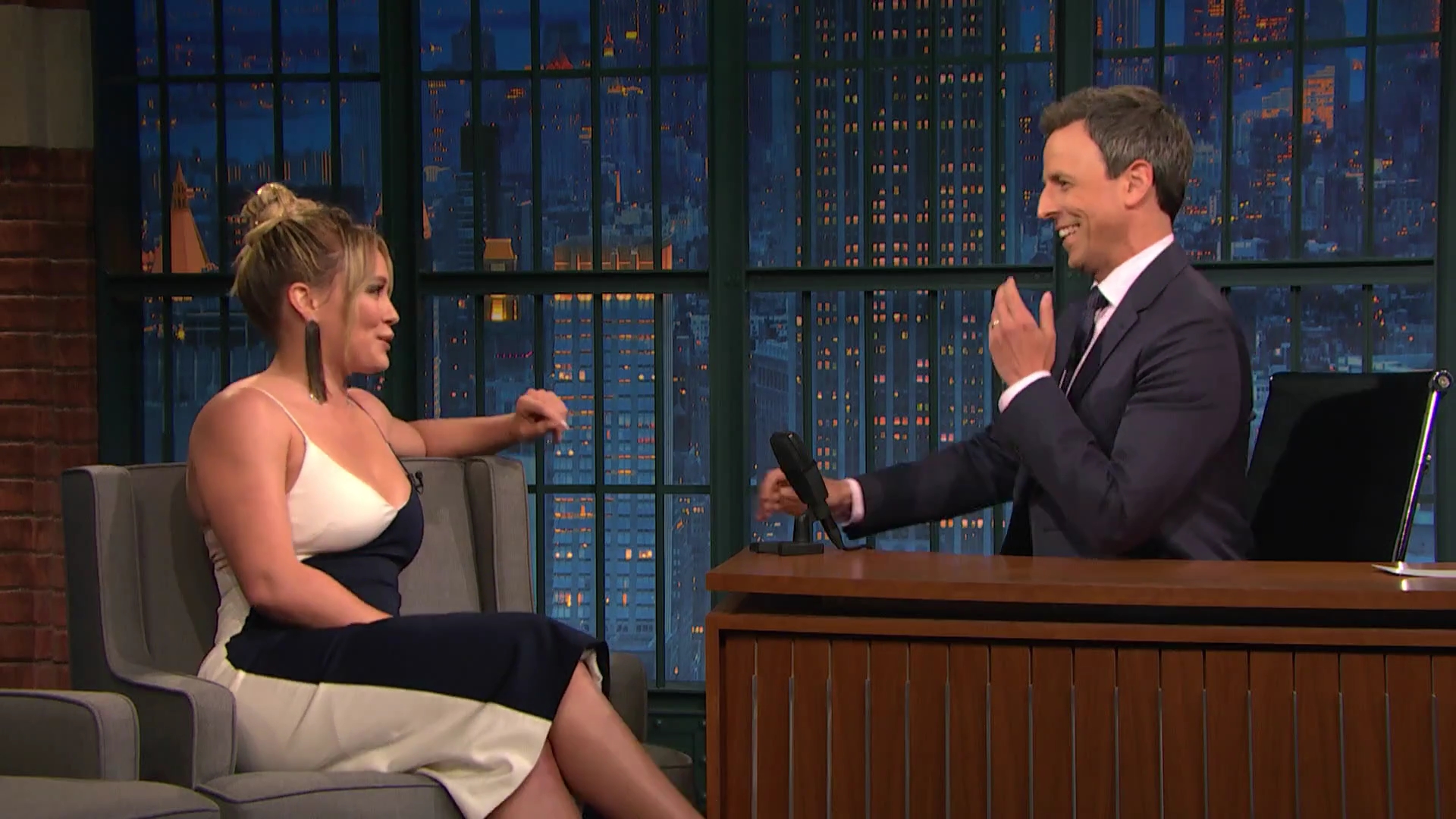 DailyDuff-dot-NL_2017LateNightWithSethMeyers0092.jpg