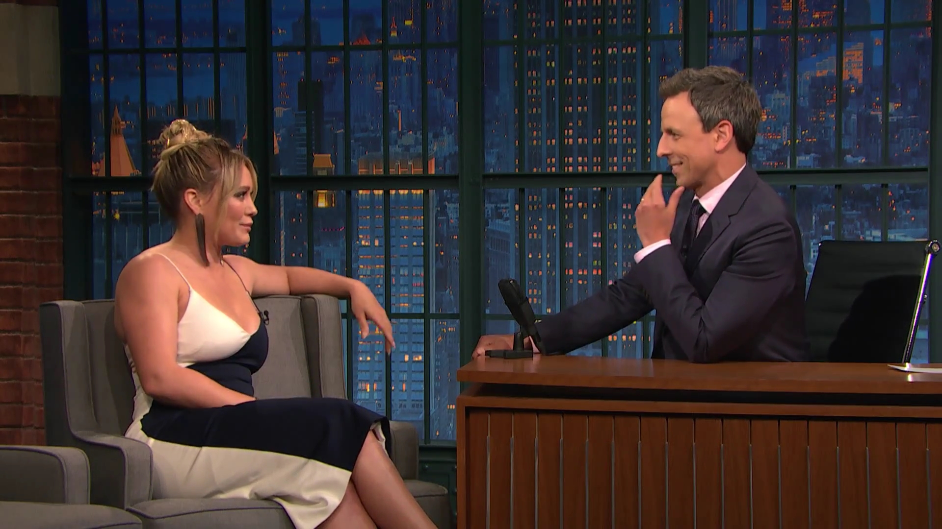 DailyDuff-dot-NL_2017LateNightWithSethMeyers0094.jpg