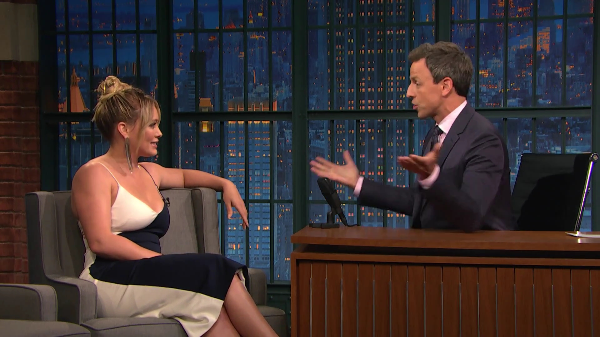 DailyDuff-dot-NL_2017LateNightWithSethMeyers0095.jpg