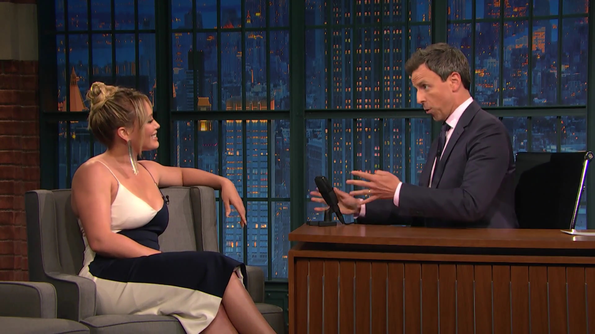 DailyDuff-dot-NL_2017LateNightWithSethMeyers0096.jpg
