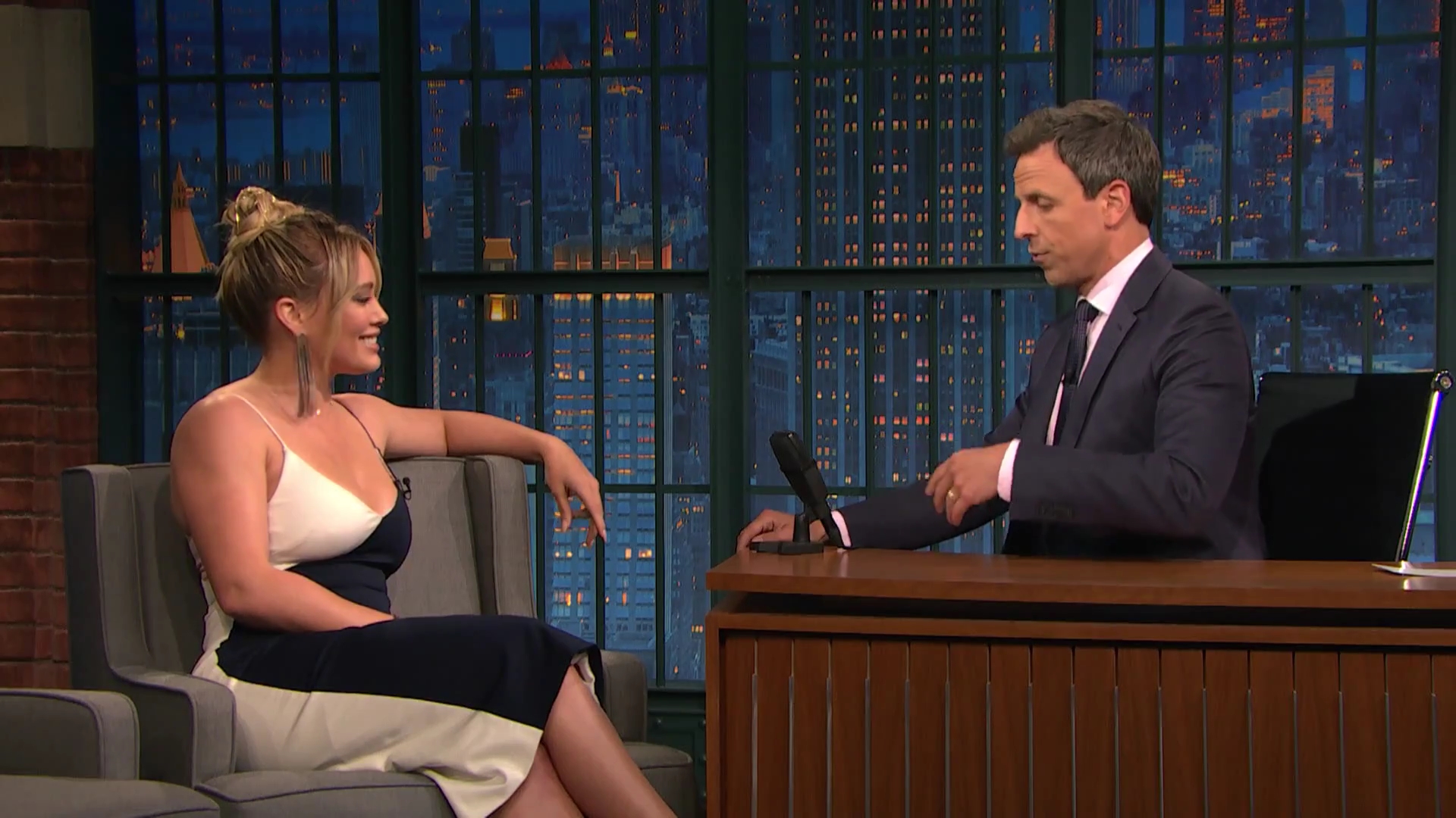 DailyDuff-dot-NL_2017LateNightWithSethMeyers0097.jpg