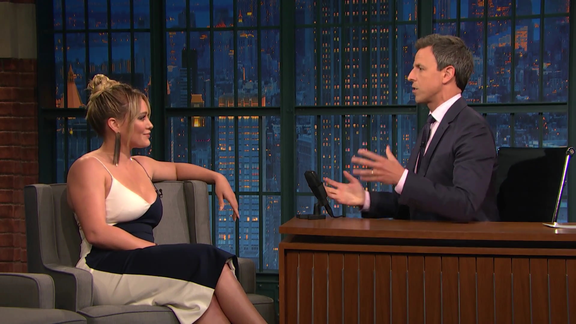 DailyDuff-dot-NL_2017LateNightWithSethMeyers0099.jpg