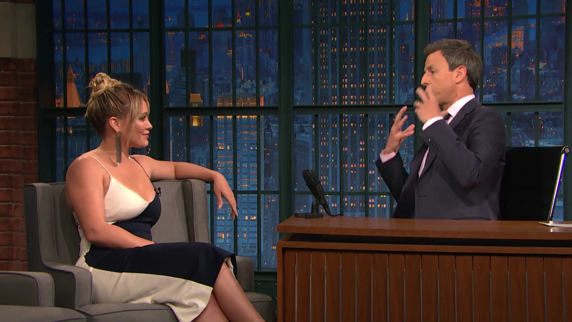 DailyDuff-dot-NL_2017LateNightWithSethMeyers0100.jpg