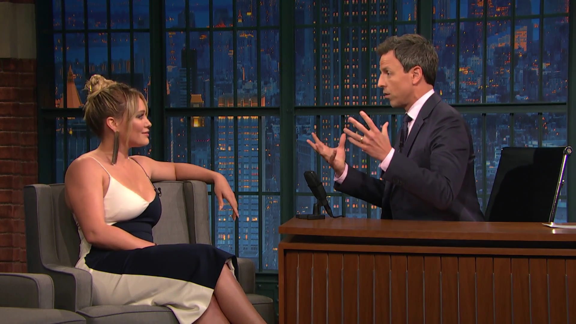 DailyDuff-dot-NL_2017LateNightWithSethMeyers0101.jpg